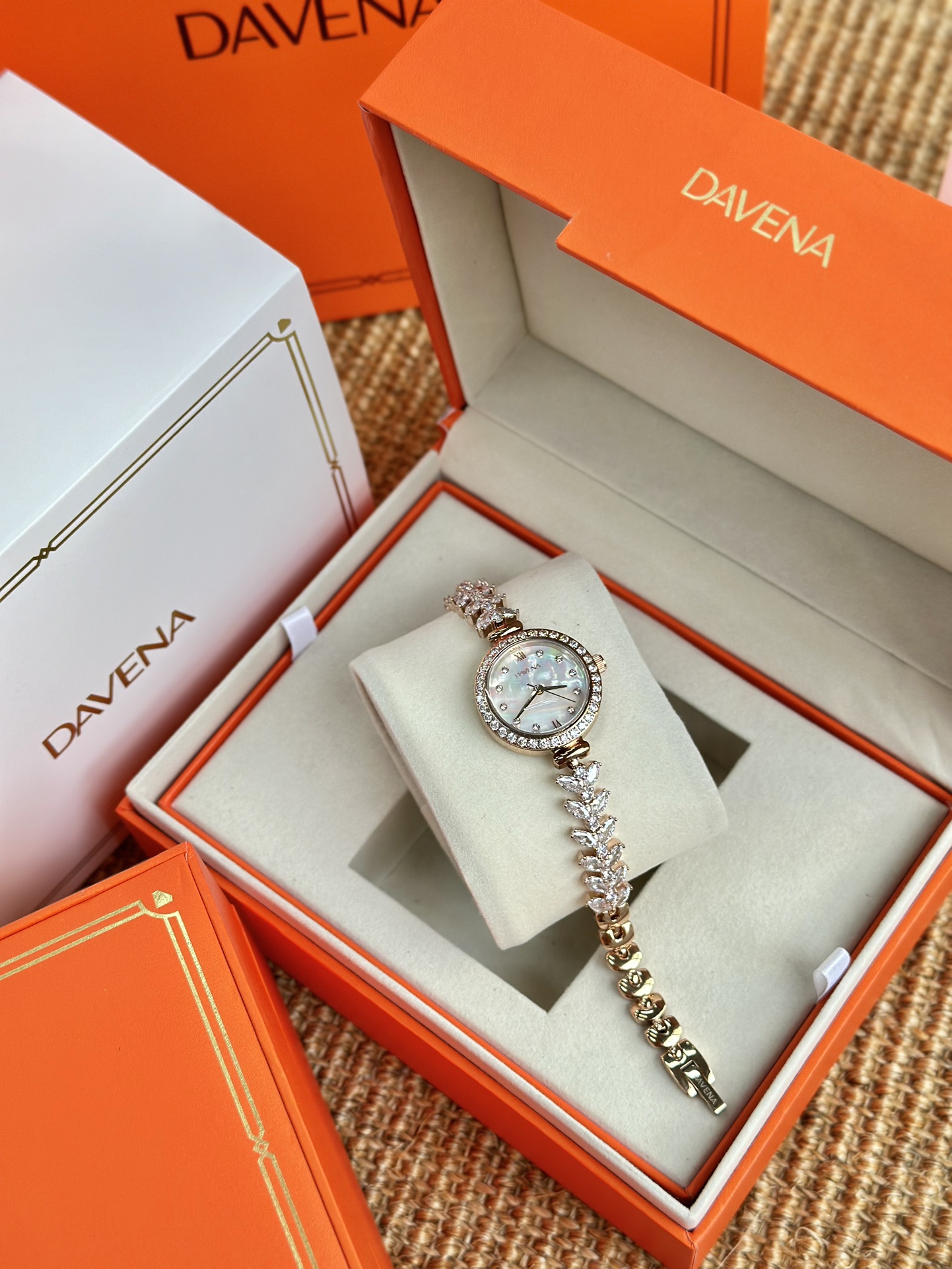 Rose Gold Mermaid Watch with White Mother-of-Pearl Dial - Comprehensive 2