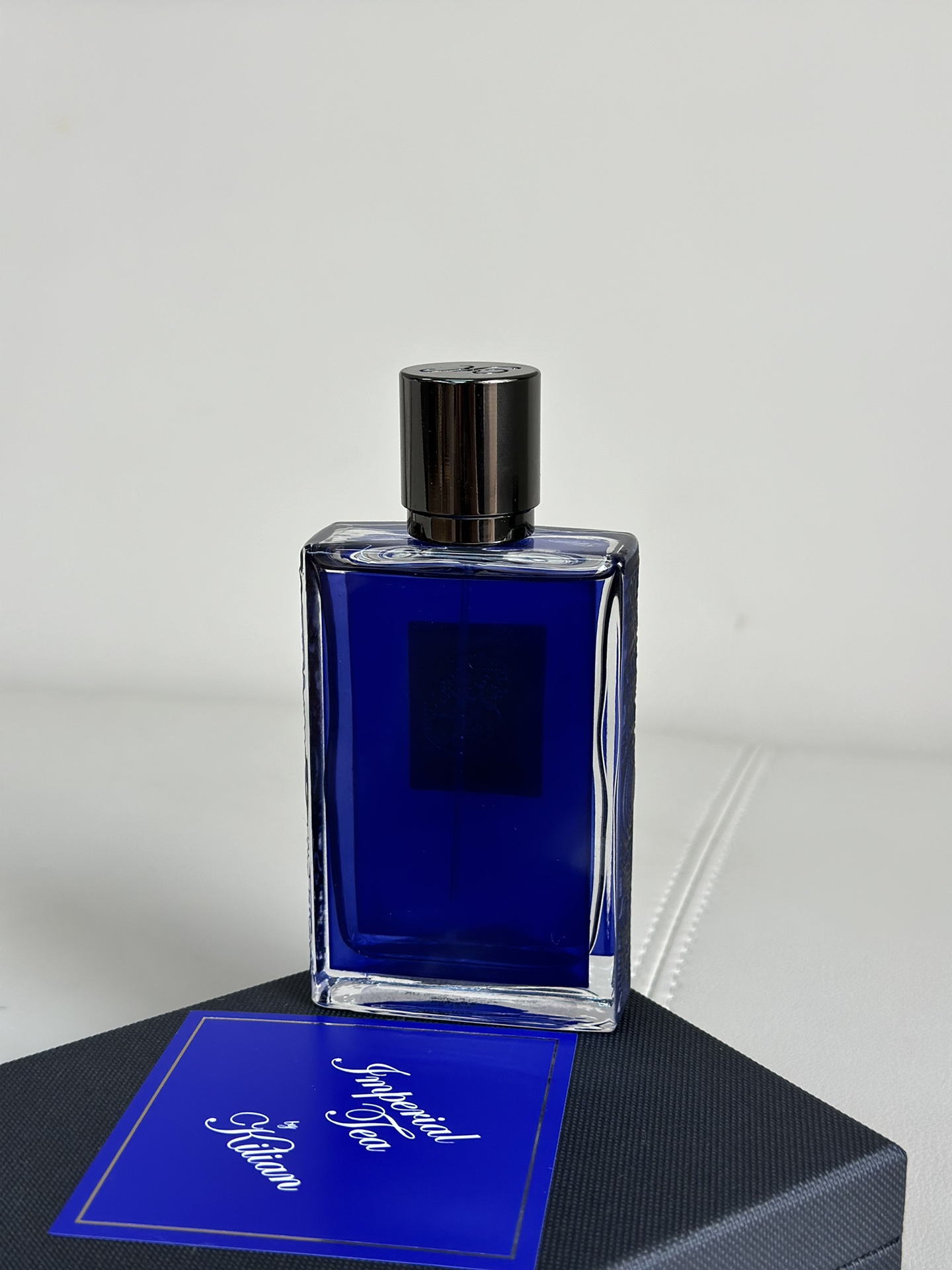 The fragrance settles into an enduring foundation of vetiver oil and - Comprehensive 4