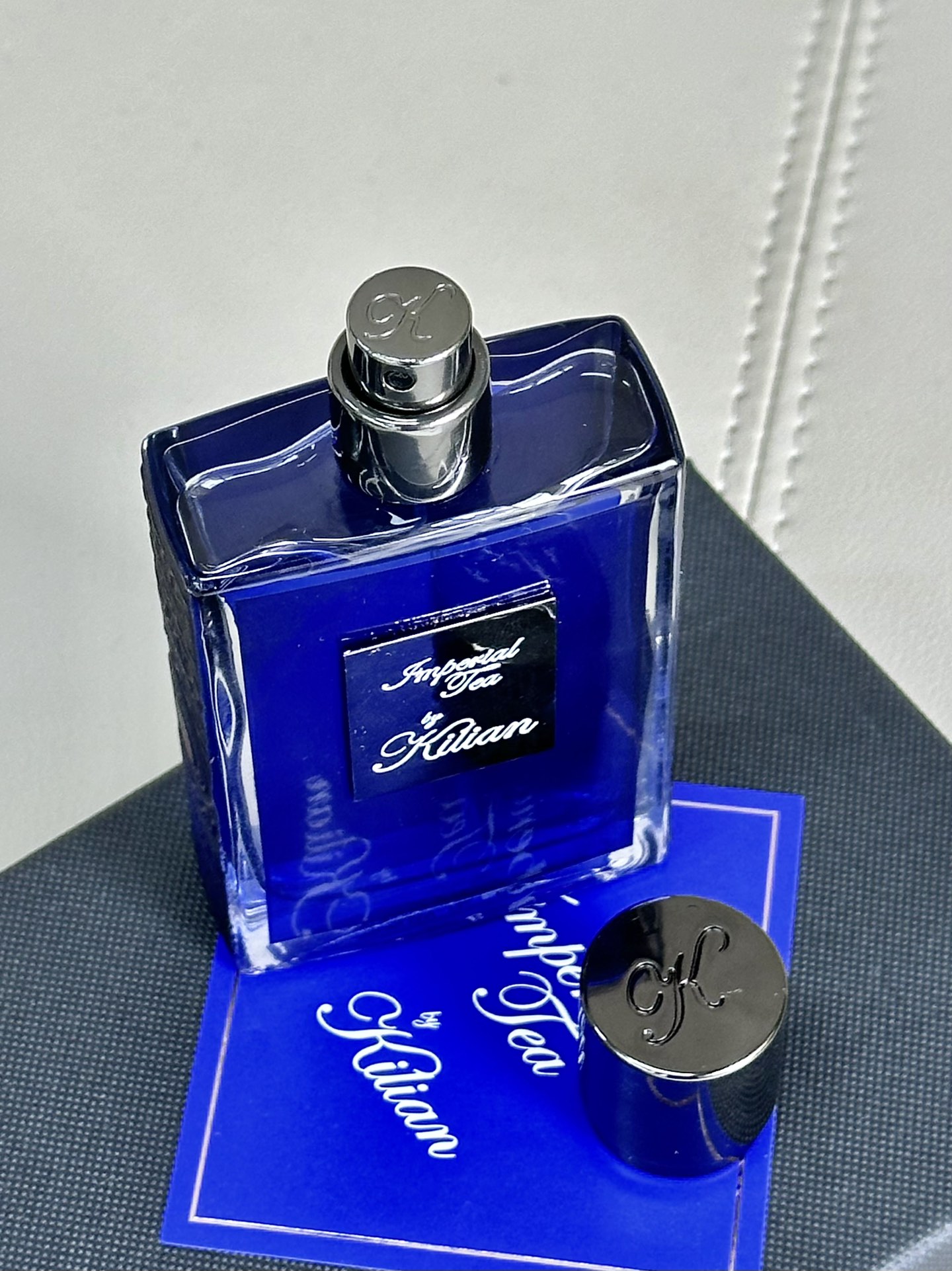 The fragrance settles into an enduring foundation of vetiver oil and - Comprehensive 8