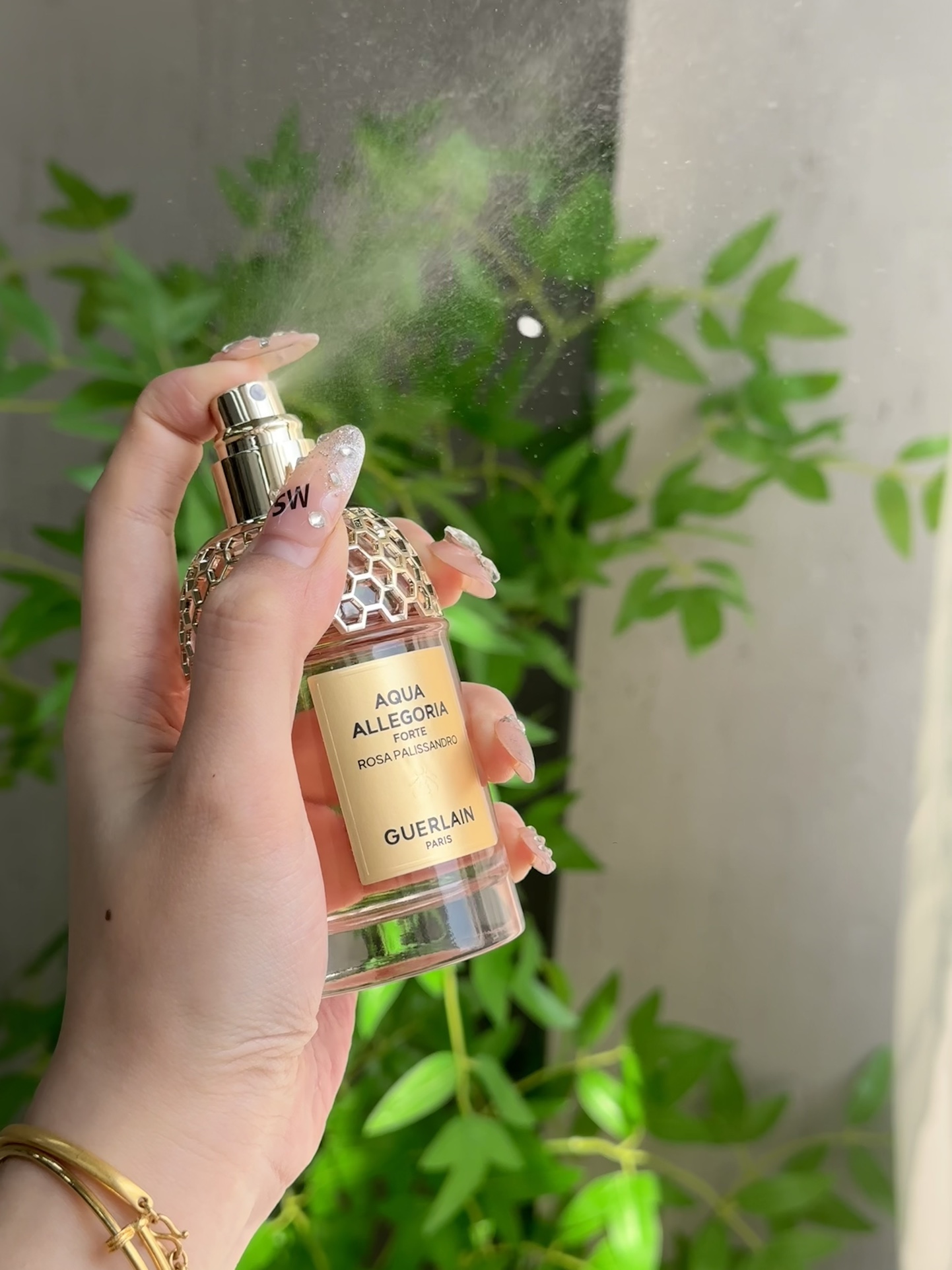 喷头香水喷出雾很细~ 非常顺畅 2