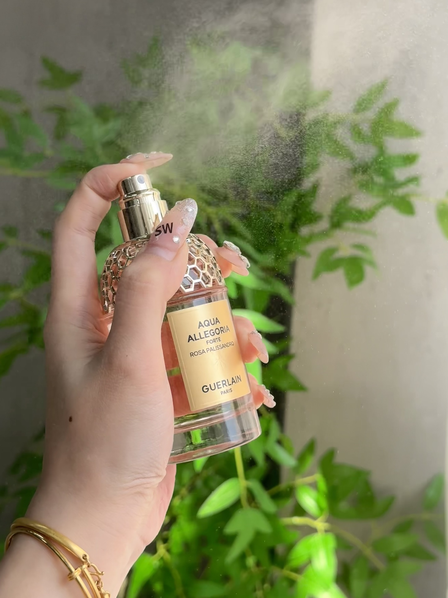 喷头香水喷出雾很细~ 非常顺畅 3