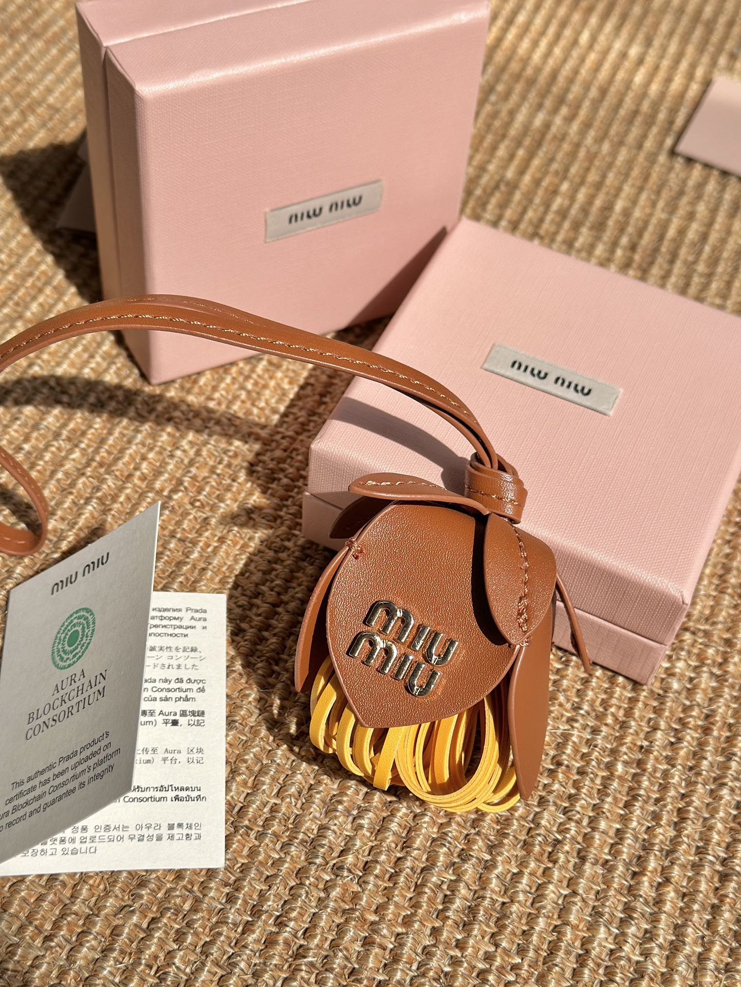 Miumiu花朵包挂 太绝了 7