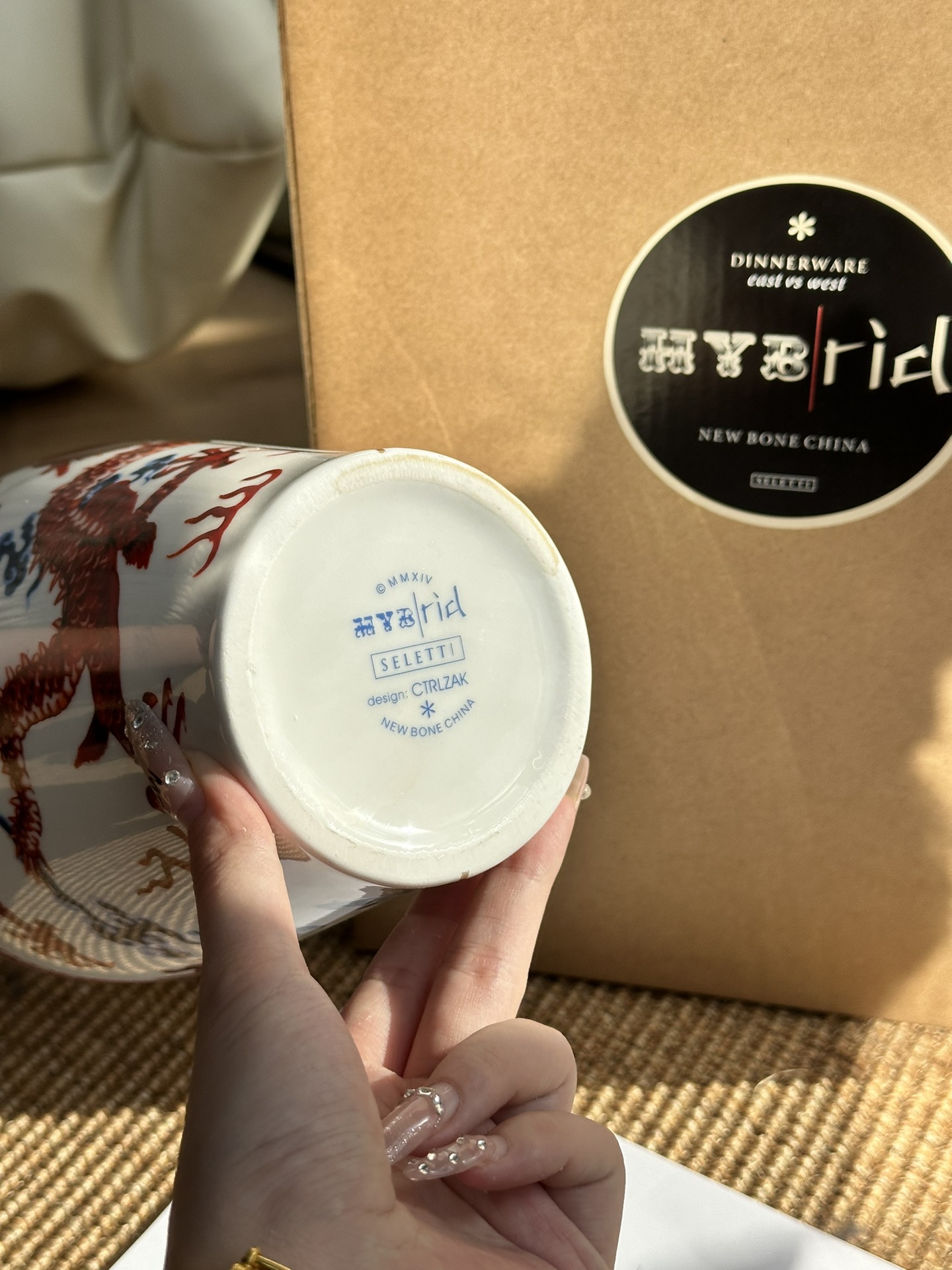 花瓶底部都是品牌logo图案 3
