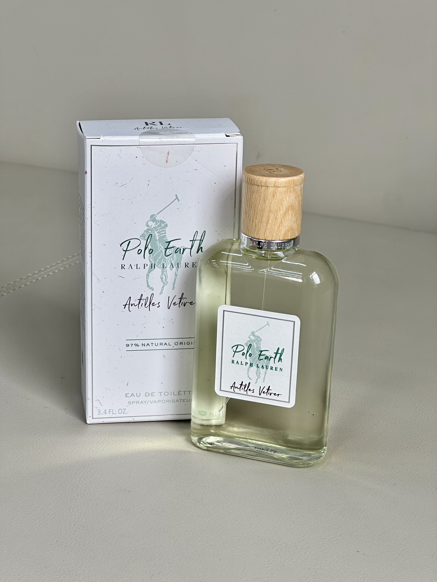 Fragrance Family:** Woody Fougère - Comprehensive 6
