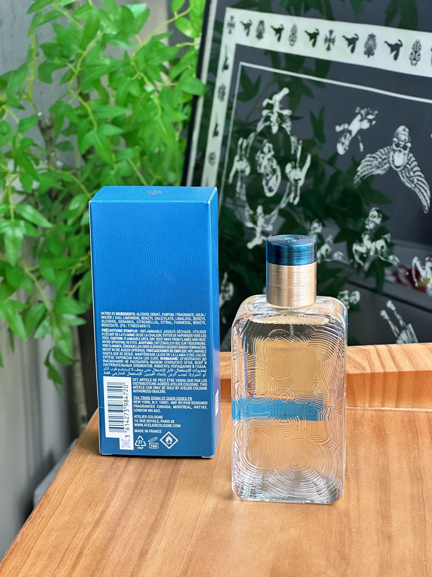 this luminous fragrance opens with warm - Comprehensive 2