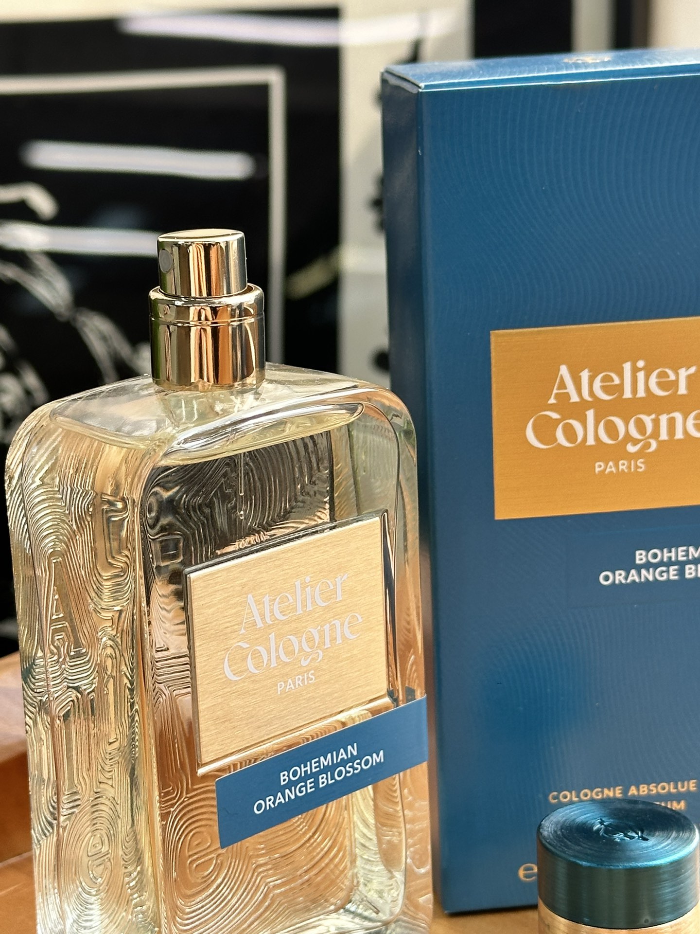 this luminous fragrance opens with warm - Comprehensive 7