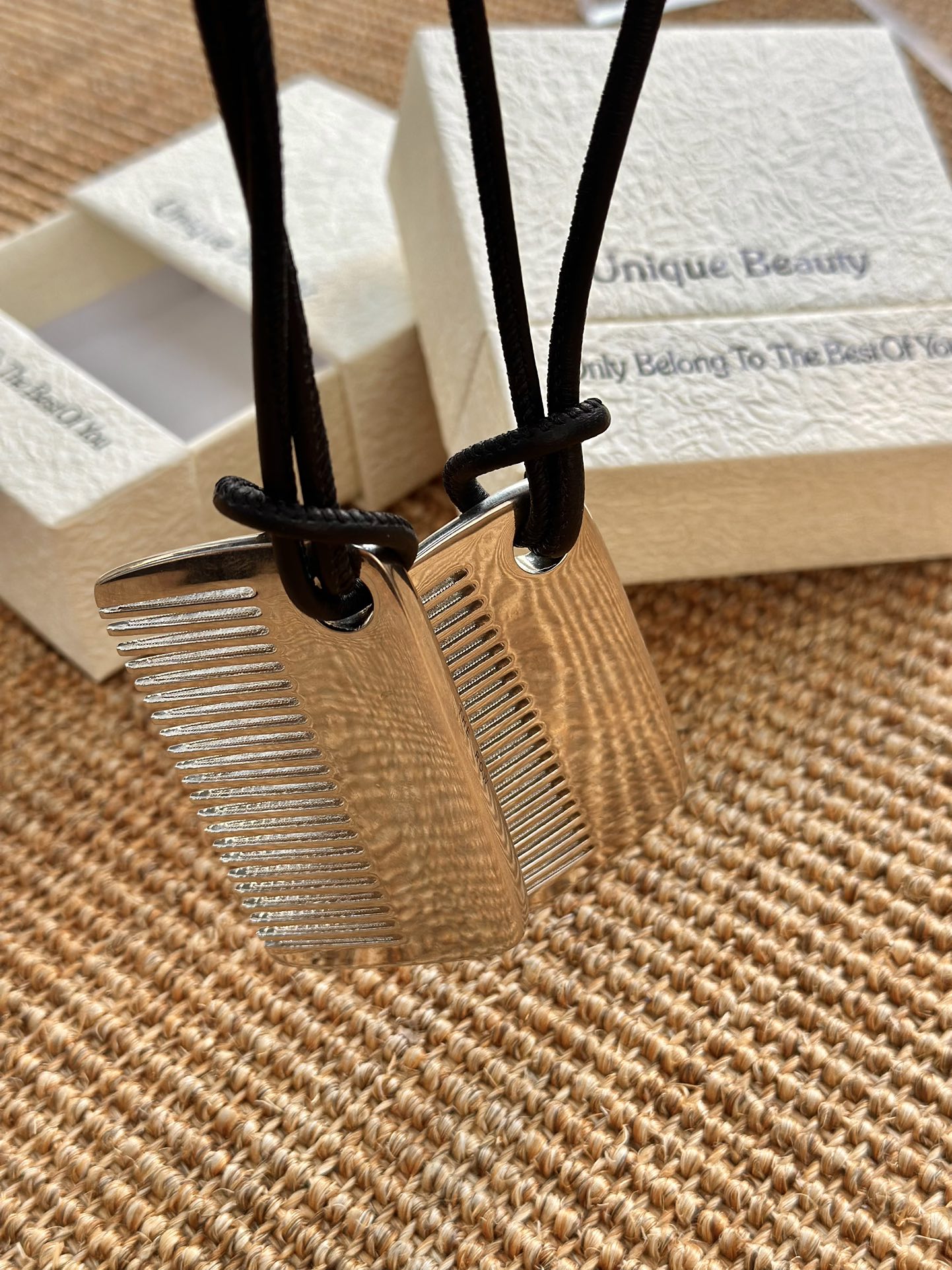 this comb serves as both a functional styling accessory and a bag charm - Comprehensive 2