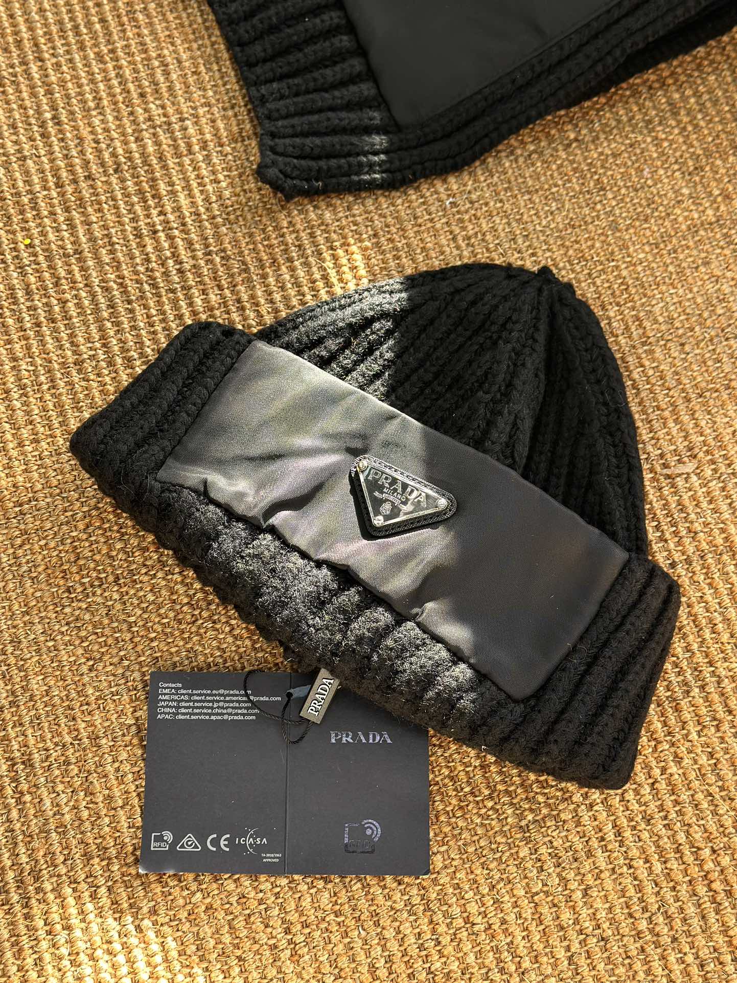 一套里面还有prada 再生尼龙羊毛拼接帽 2
