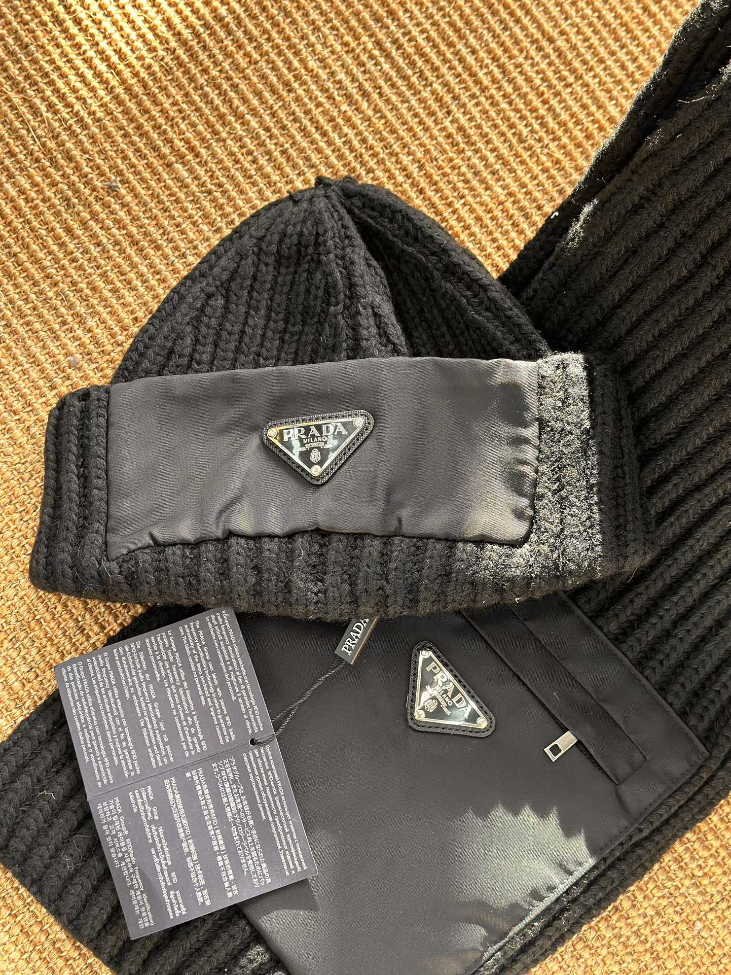 一套里面还有prada 再生尼龙羊毛拼接帽 3