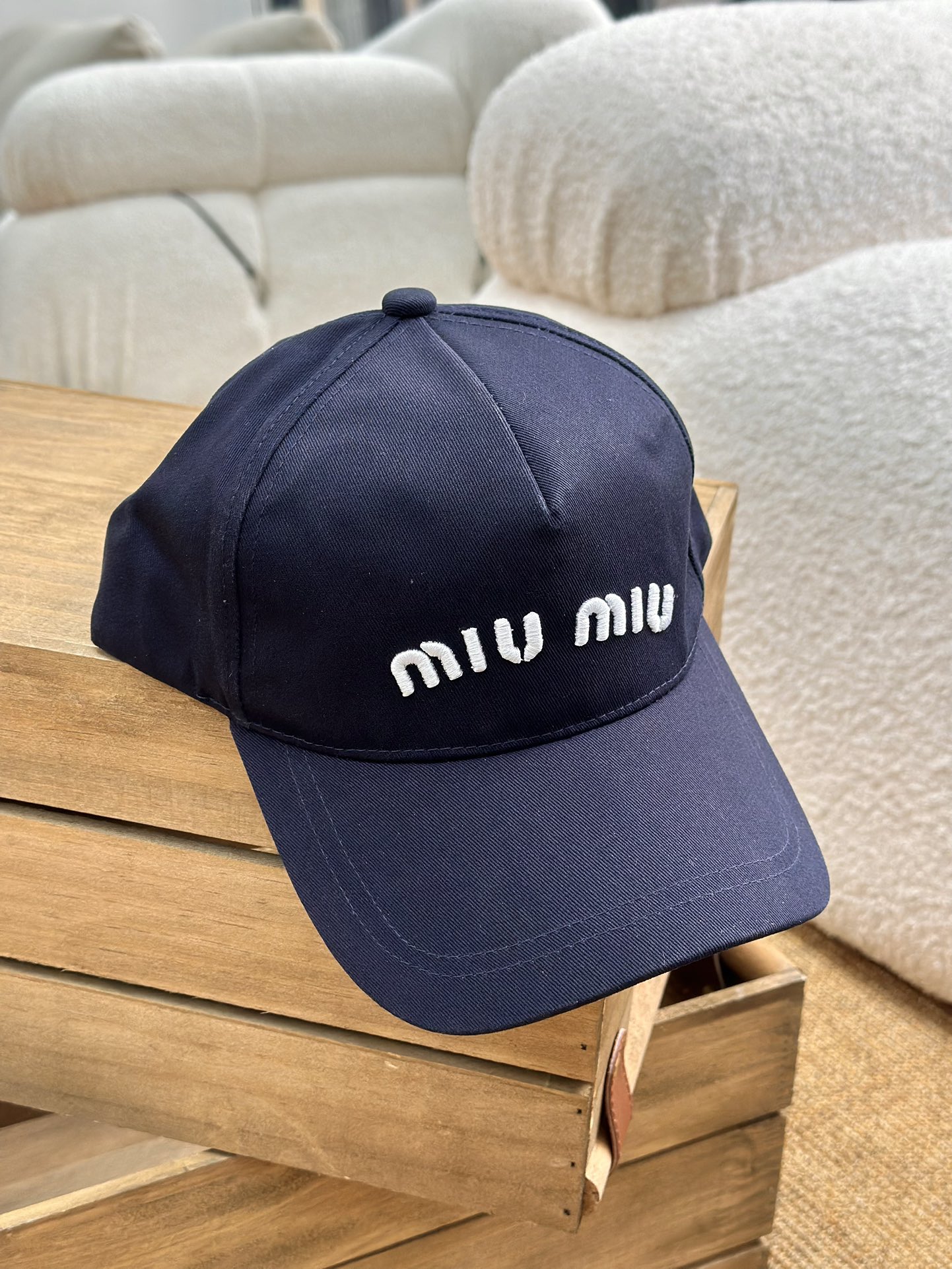 Miu Miu cap crafted with detailed embroidery at the front - Comprehensive