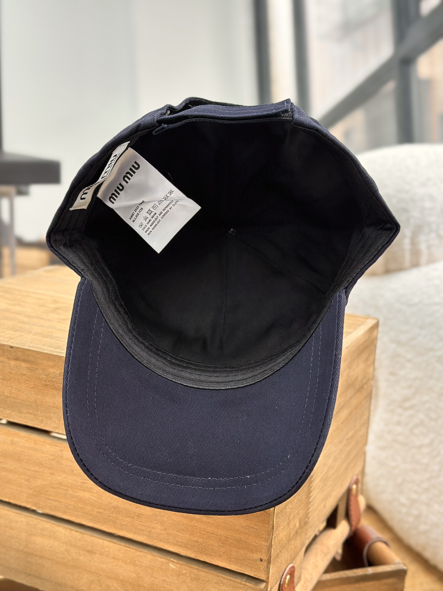 Miu Miu cap crafted with detailed embroidery at the front - Comprehensive 4