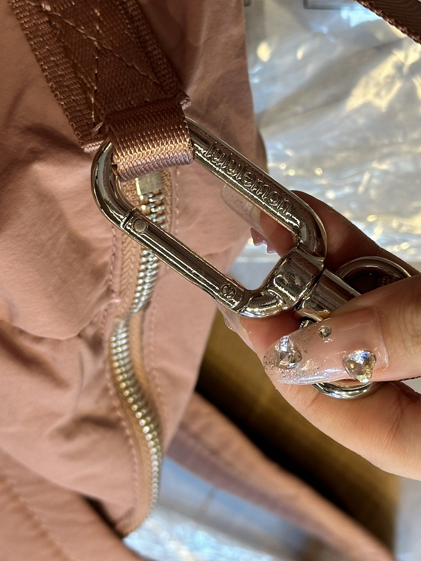 Hardware detailing throughout the bag - Comprehensive 6