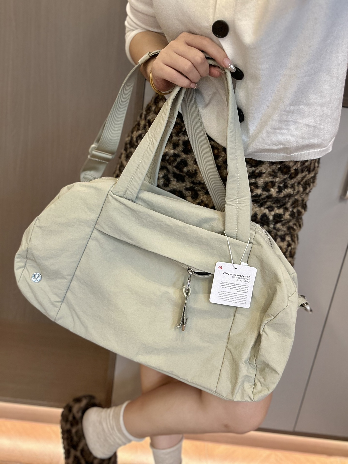 A versatile travel bag designed for daily commuting, fitness, outdoor - Comprehensive 4