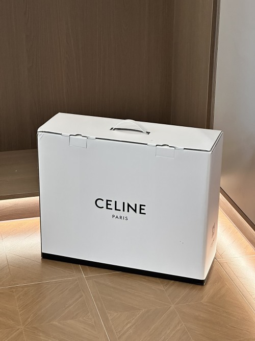 CELINE Paris Golden Silk Comforter Luxury Bedding Set, Soft and Comfortable 1 CELINE Paris Golden Silk Comforter Luxury Bedding Set, Soft and Comfortable