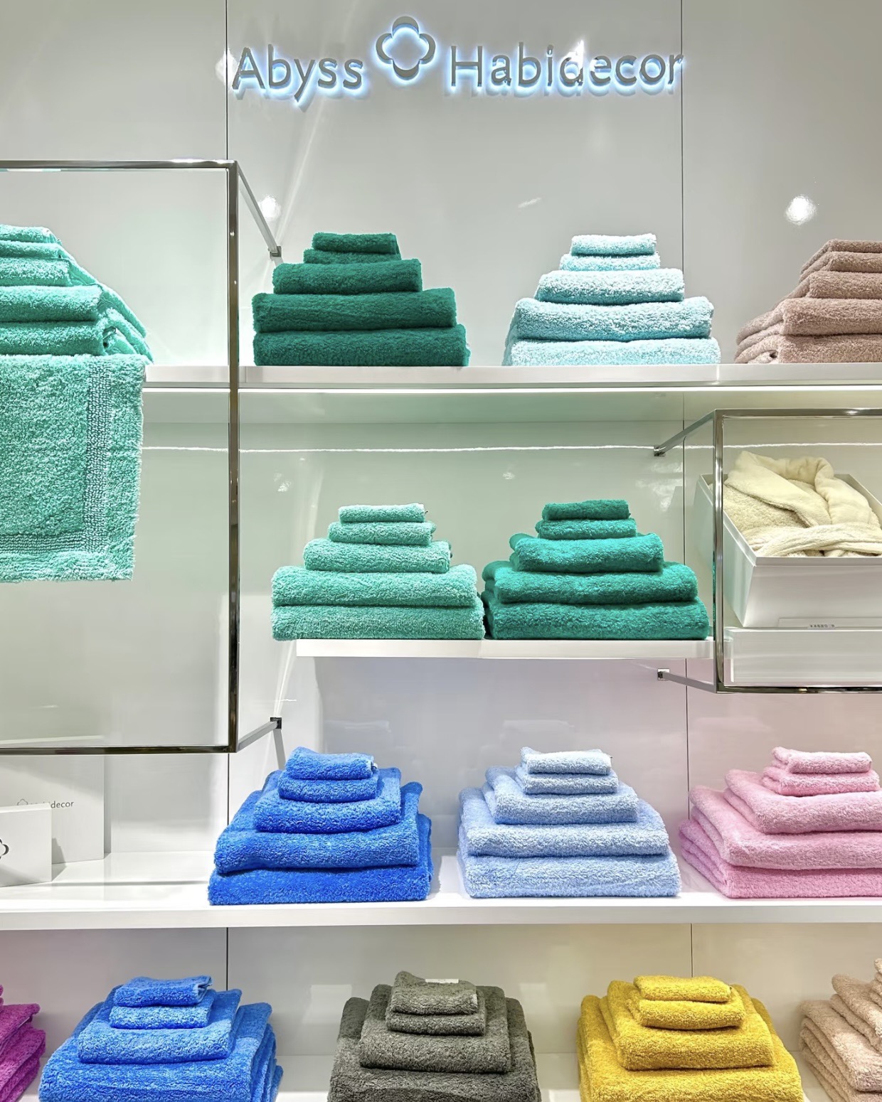 Acclaimed by The Wall Street Journal as the world's finest bath towel an - Comprehensive 5