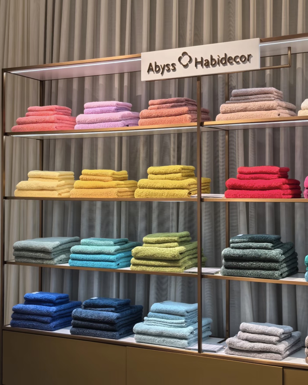 Acclaimed by The Wall Street Journal as the world's finest bath towel an - Comprehensive 2