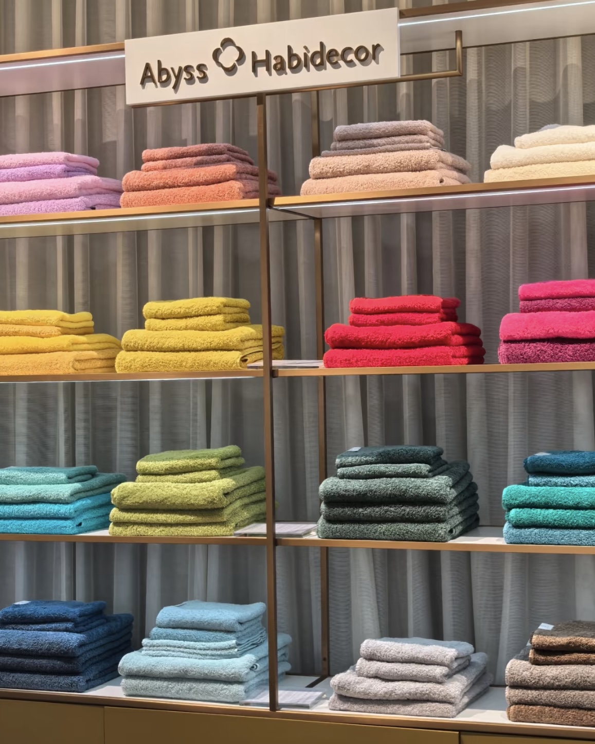 Acclaimed by The Wall Street Journal as the world's finest bath towel an - Comprehensive 4