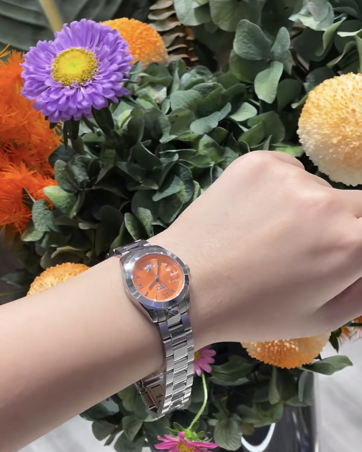 The small model presents refined proportions with an elegant, sophistica - Watch 3