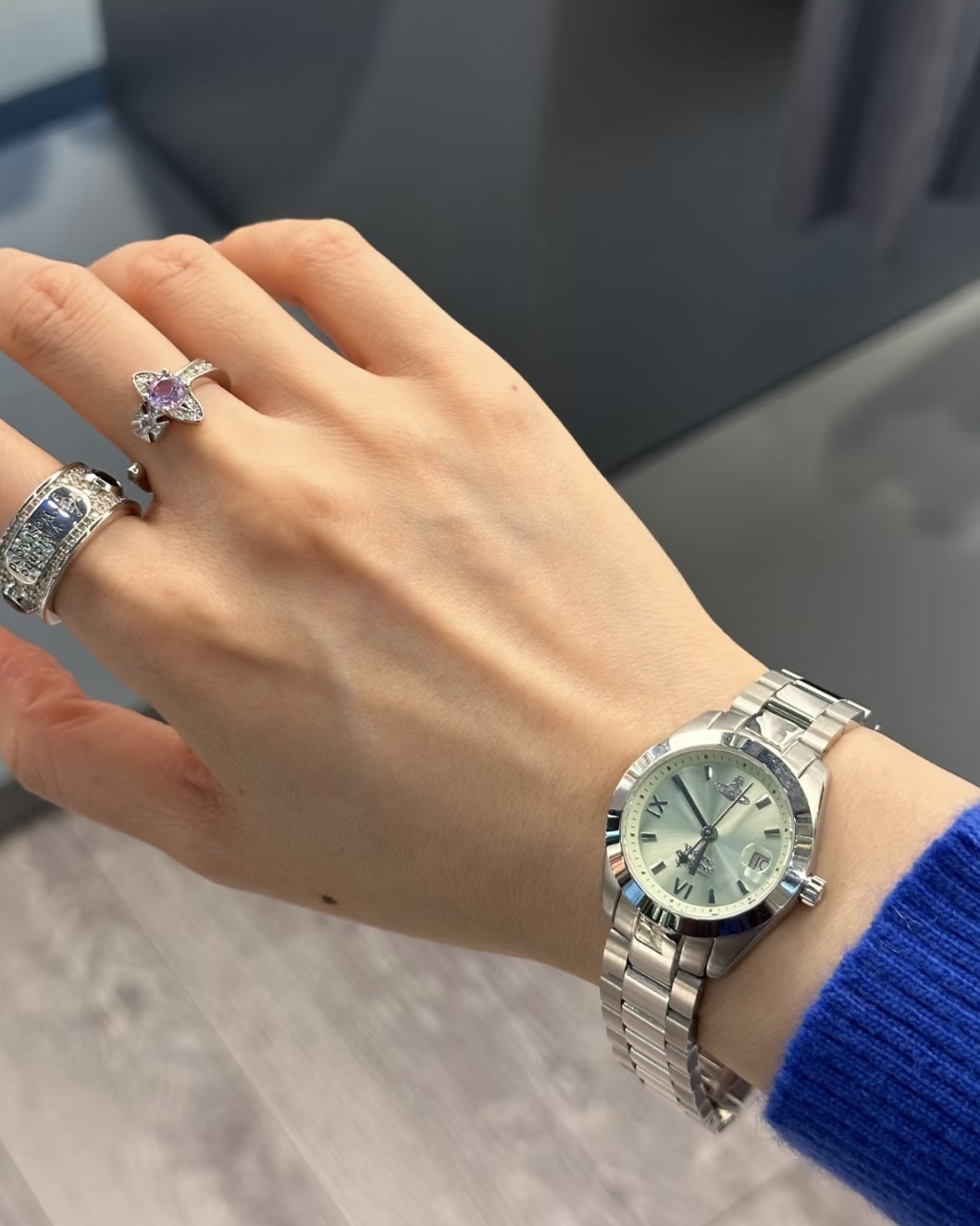 The small model presents refined proportions with an elegant, sophistica - Watch