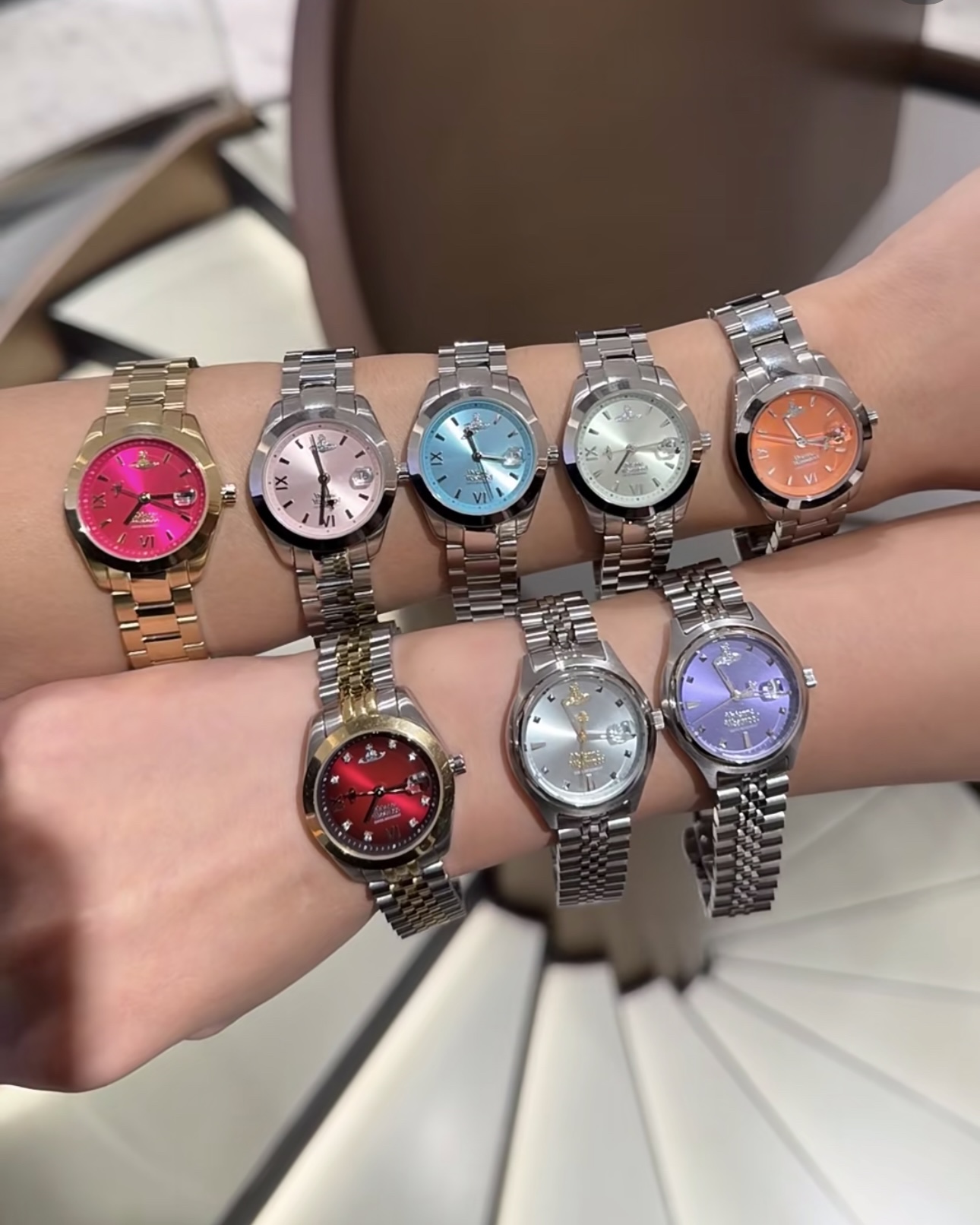 The small model presents refined proportions with an elegant, sophistica - Watch 7