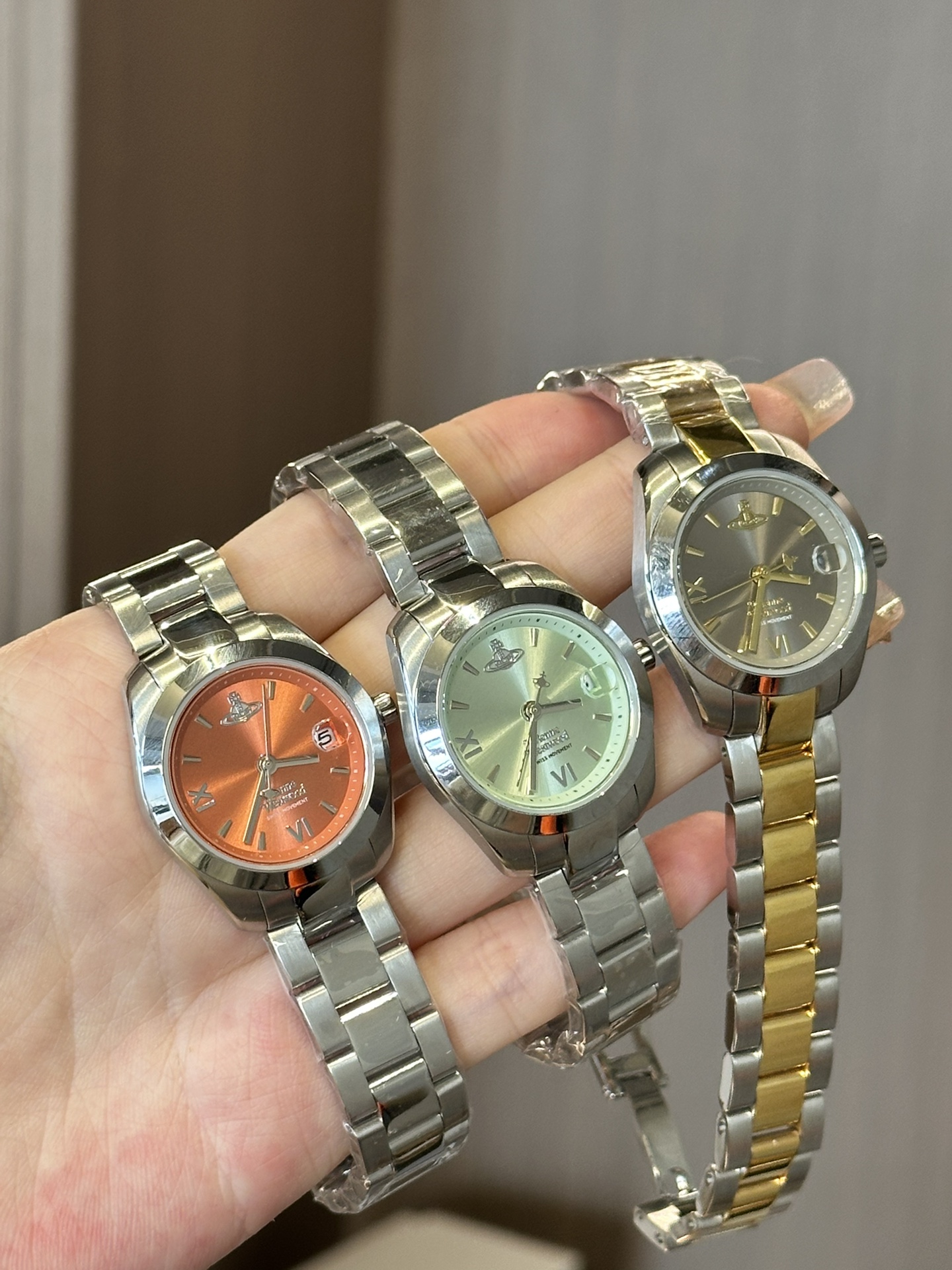 Bracelet:** 316L stainless steel - Lifestyle 8