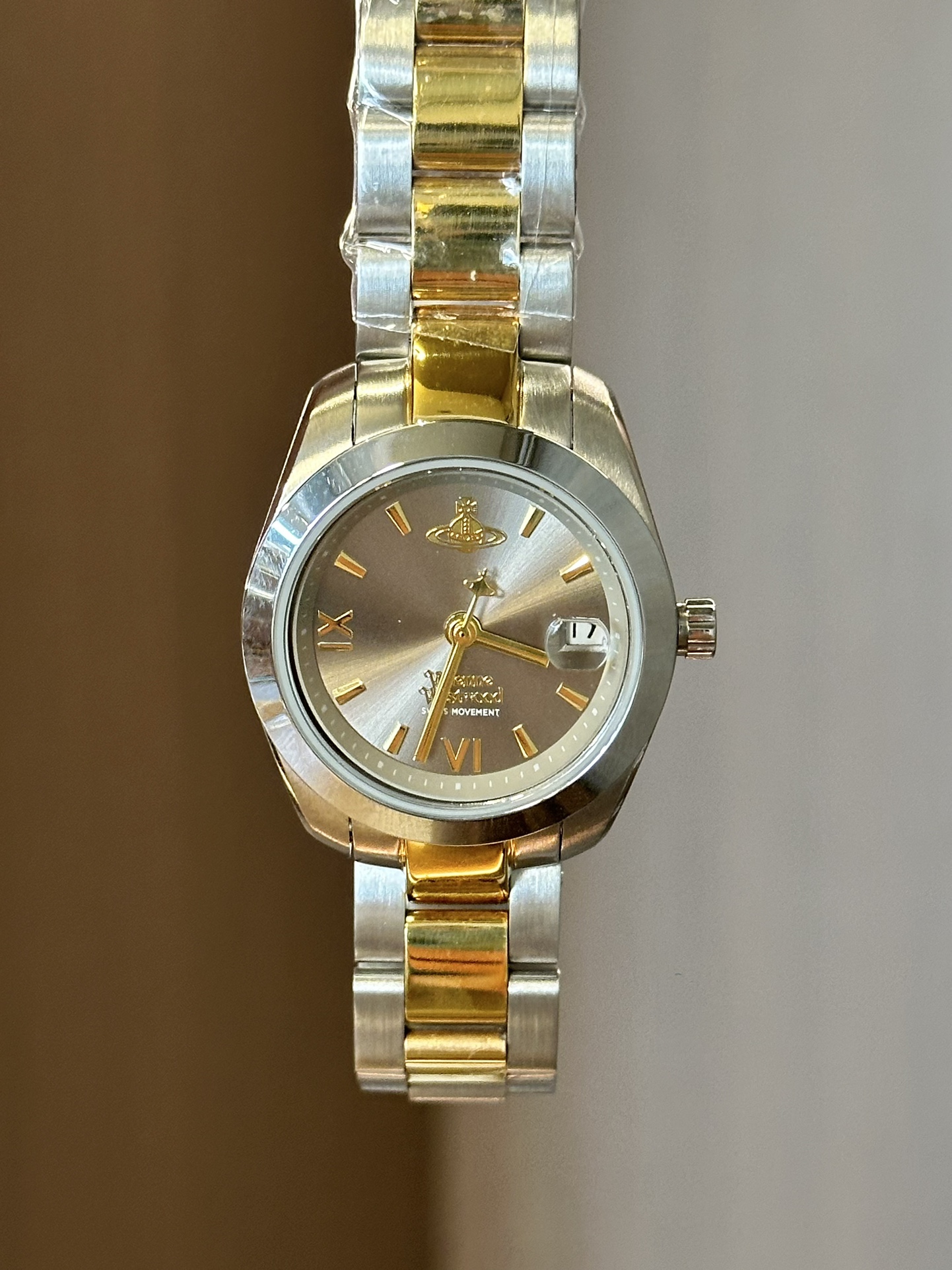 Bracelet:** 316L stainless steel - Lifestyle 5
