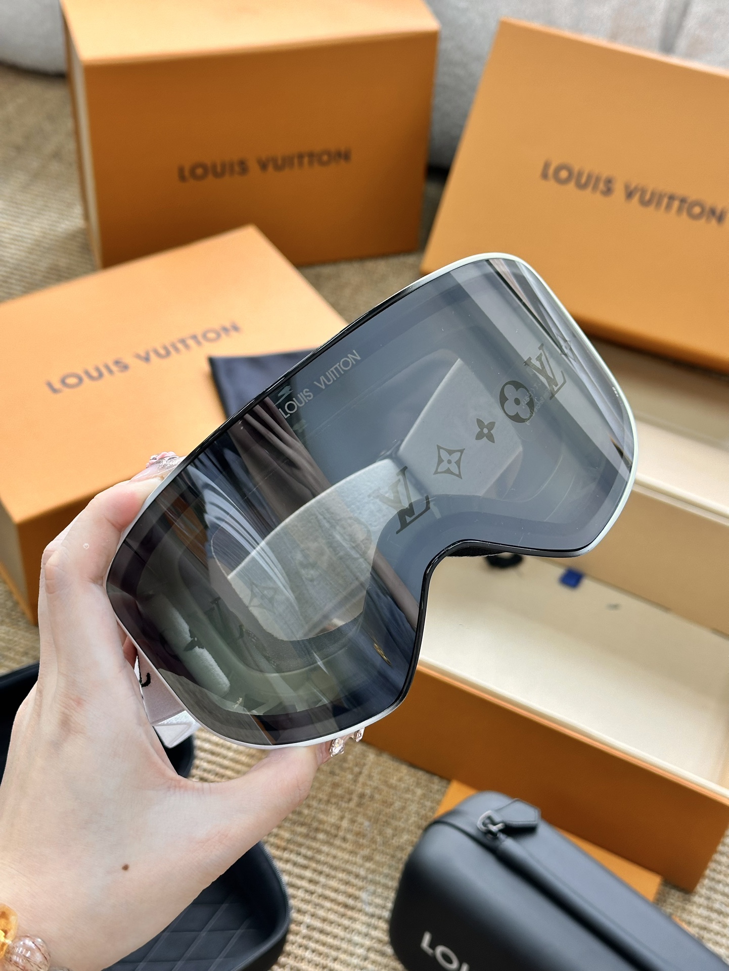 Louis Vuitton luxury item 3