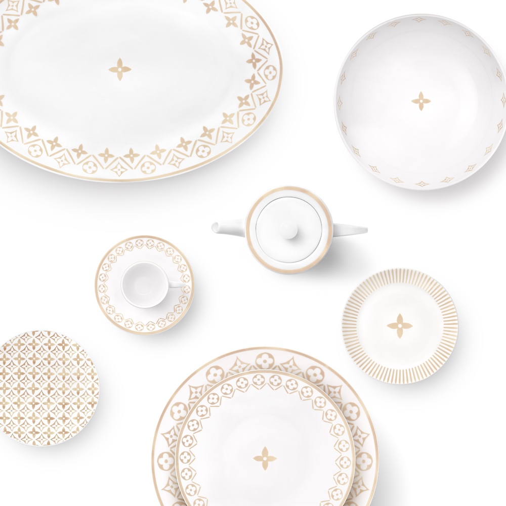 NO:809253,Its first brand new series!  !  It caught the attention of many people at once!  !  This classic series combines traditional techniques with modern craftsmanship, injecting a modern style into the classic Monogram flower pattern. The Monogram flower ceramic tableware is made from Limoges ceramics, and uses blue-white/gold-white tones to show the simple elegance of the porcelain. The work uses a pure white tone to make the iconic Monogram flowers present a watercolor-like artistic conception. It is so impenetrable that I have to hammer my chest while sleeping. I regret it!  !  ,tea set    cup19860909它家首次推出的全新系列！！ 一下子就抓住很多人的眼球啊！！ 该经典系列融合传统技艺与现代工艺,为Monogram经典花卉图案注入摩登格调.其中的Monogram花卉陶瓷餐具甄选利摩日陶瓷,以蓝白色/金白色调展现瓷器的简约优雅.作品选用纯白基调,令标志性Monogram花卉呈现水彩般的氤氲意境. 真波不入 睡觉都要锤胸口 后悔！！,茶具,accessory