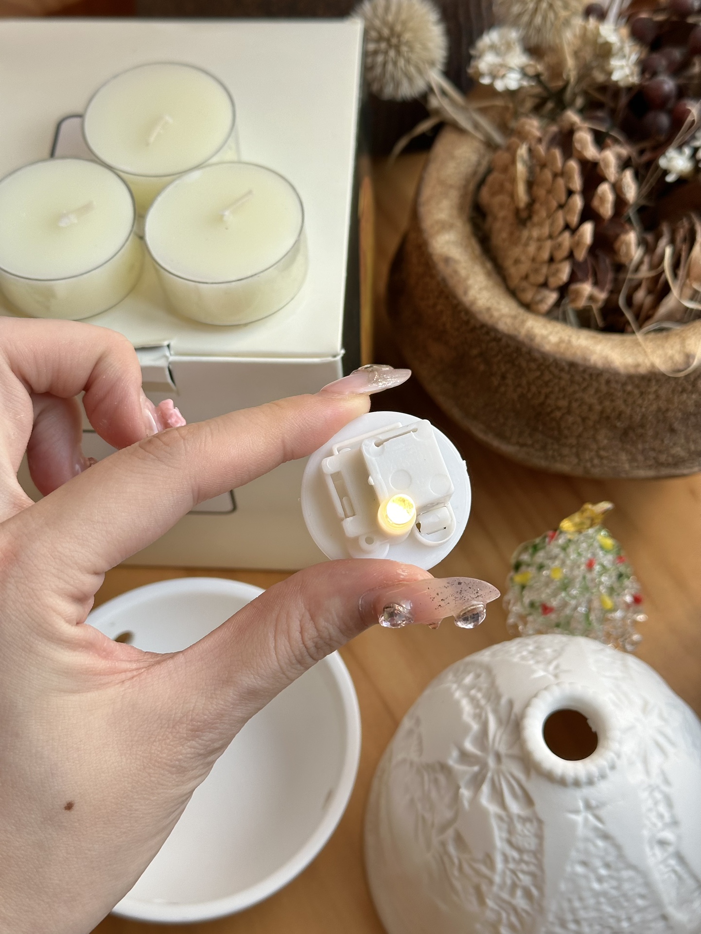 Flameless candle featuring an electronic core. Cordless design operates  - Comprehensive 5