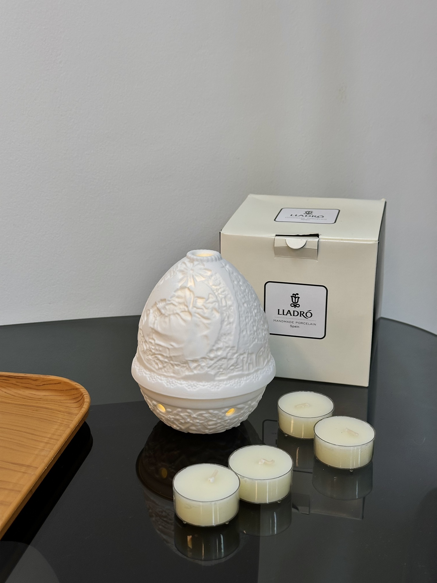When illuminated at night, this lamp projects a starry pattern onto surr - Comprehensive 6