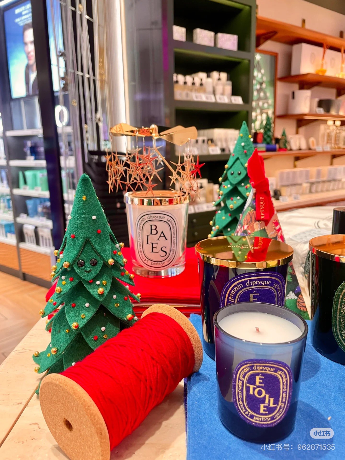 The quintessential festive atmosphere. - Comprehensive 2
