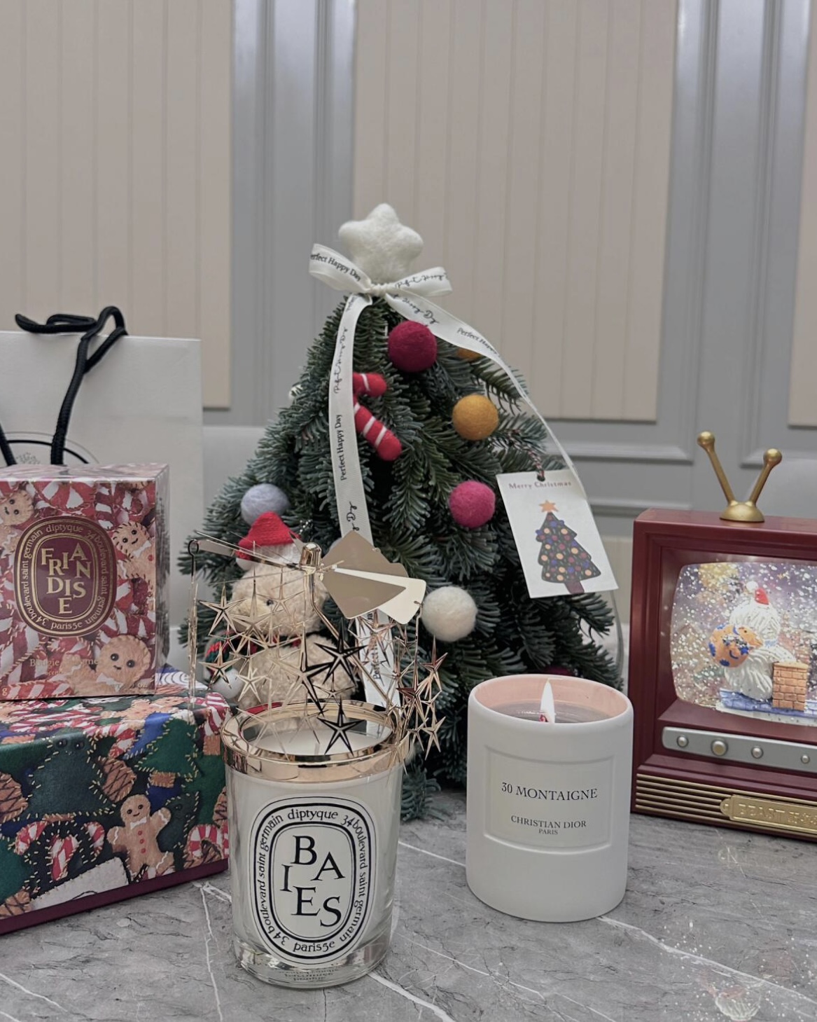 The quintessential festive atmosphere. - Comprehensive 3