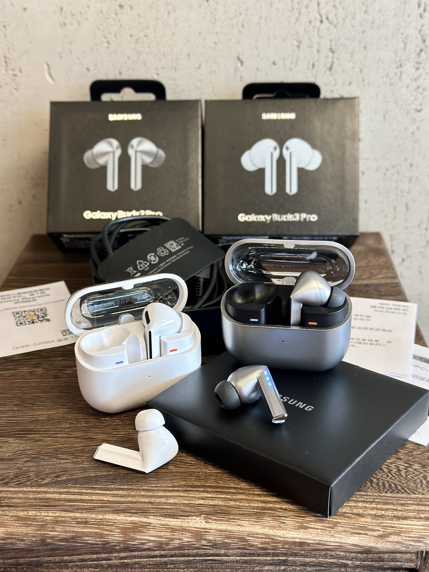 
三星 Galaxy buds3pro新款无线蓝牙耳机，颜值超高，入耳舒适，音质超级棒，值得入，开抢！！！

