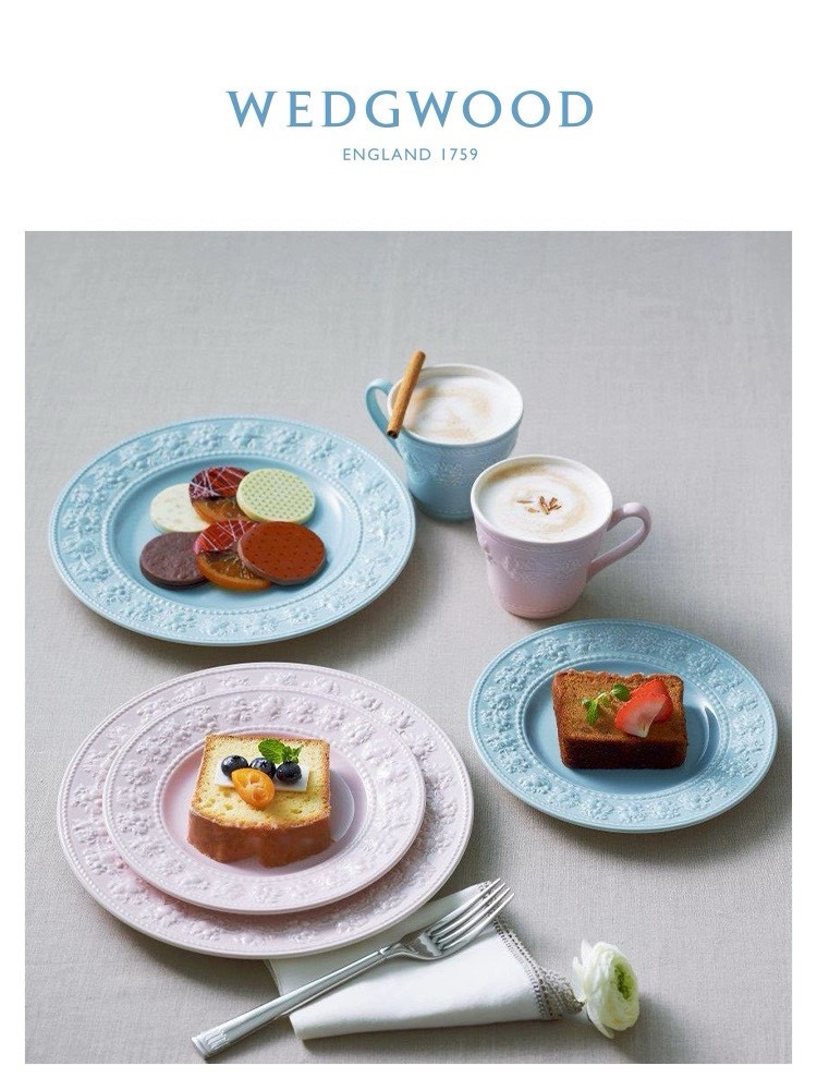 Couple's Gift Selection: The timeless pairing of red and blue. - Comprehensive 4