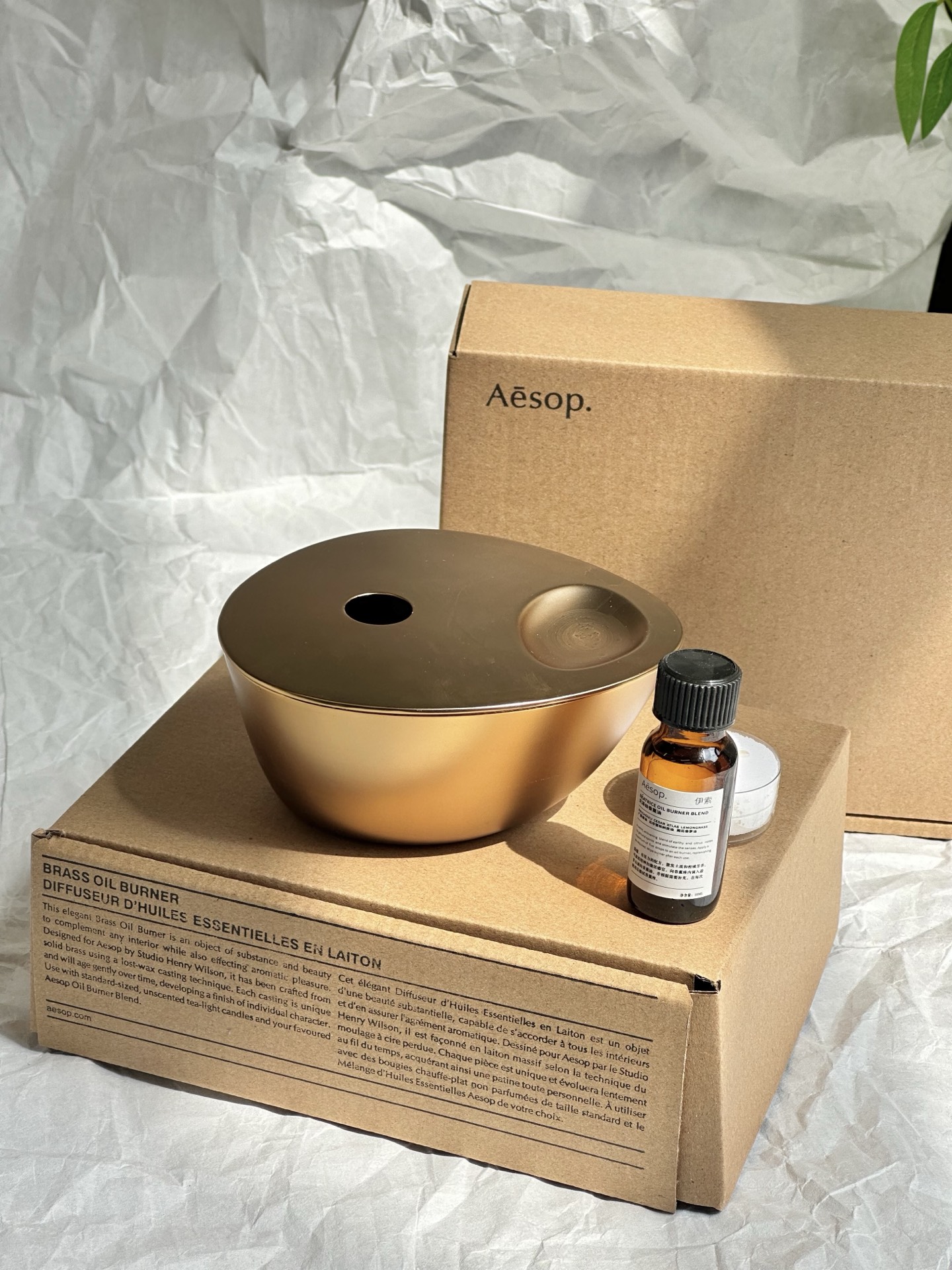 NO:809457,The design is minimalist yet stylish. Henry Wilson's designs always amaze me. The simple lines and brass texture make it look extra good no matter where it is placed in any corner of the home. Car aromatherapy, home fragrance, candles19860909设计极简却不失格调 Henry Wilson的设计总能让我惊叹,简约的线条和黄铜的质感无论摆在家里哪个角落都显得格外加分.,车载香薰.居家香氛.蜡烛,accessory