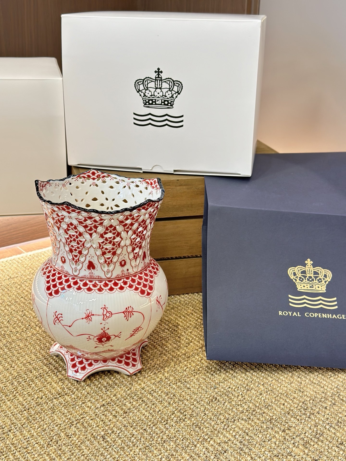 Royal Copenhagen Hand-Painted Berry Vase - 250th Anniversary Edition 2 i1740816989788 2015 0 0