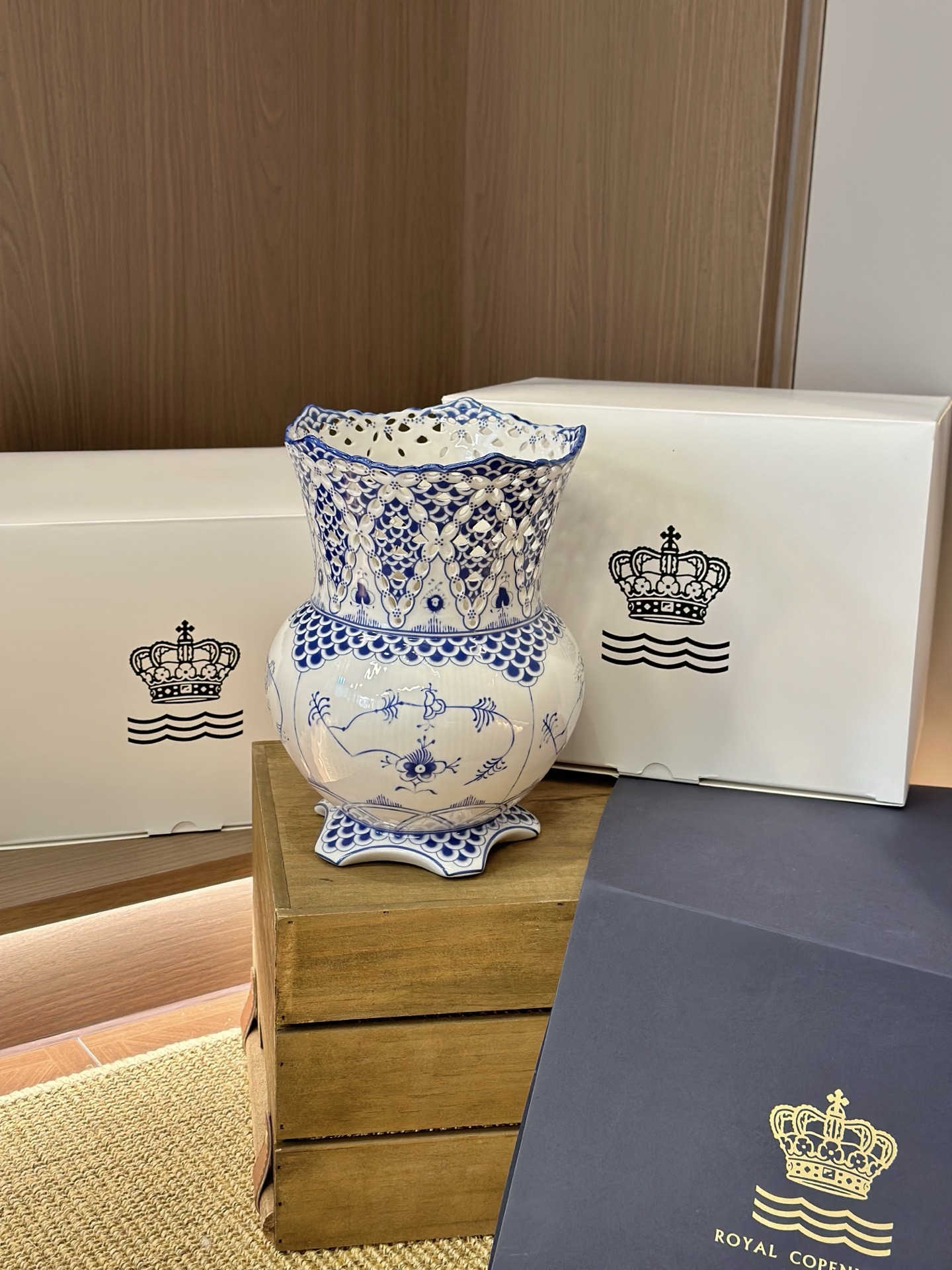 אגניצת מלכה מקופנהגן Royal Copenhagen, בסגנון בדרים מעוצבת 3 i1740817497550 6502 0 1