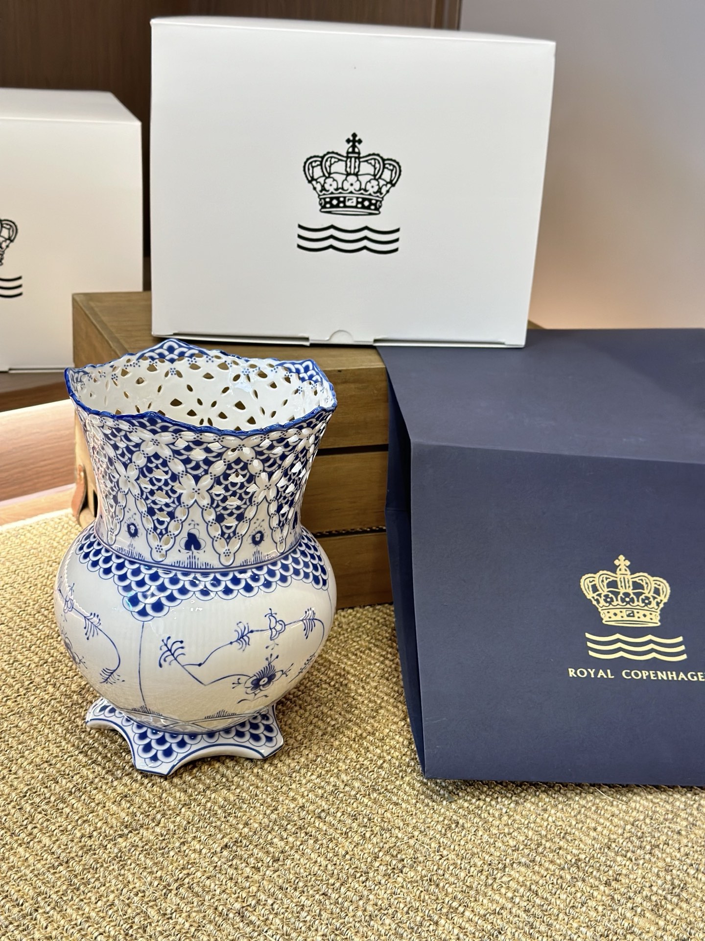 אגניצת מלכה מקופנהגן Royal Copenhagen, בסגנון בדרים מעוצבת 2 i1740817497945 4957 0 0