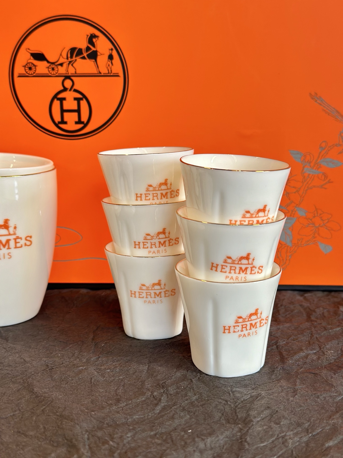 NO:809428,The shape of the device is not hot, plus the warm and delicate white color. Plus the eye-catching Hermès orange logo!  While tasting tea, the color of the tea soup can be reflected through the cup body. You don’t have to choose the type of tea, any tea can be brewed, it is very comfortable!  , tea set      cup, hermes19860909不烫手的器型,加上温润细腻的白. 加上一眼吸睛的爱马仕橙logo！ 品茶同时透过杯身可以映射出茶汤的色泽. 不挑茶类,任何茶都可以冲泡,非常舒服！,茶具    杯子,,accessory