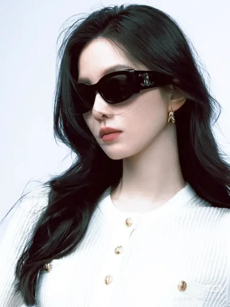 NO:809507,Everyone in the entertainment industry has sunglasses, so hurry up and get them!  I'm really afraid that it's out of stock because it's so popular!  !  , trendy department store19860909娱乐圈人手一个的墨镜,真的赶快收入囊中！ 完了我真怕没货了,因为太抢手！！,潮品百货,accessory