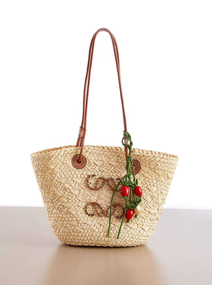 NO:617137,After checking the look, it’s LOEWE’s hard-to-find tomato charm!  A real hit!  !  ,,loewe19860909确认过眼神,是LOEWE难抢的番茄挂饰！ 爆款实锤了！！,,loewe,accessory