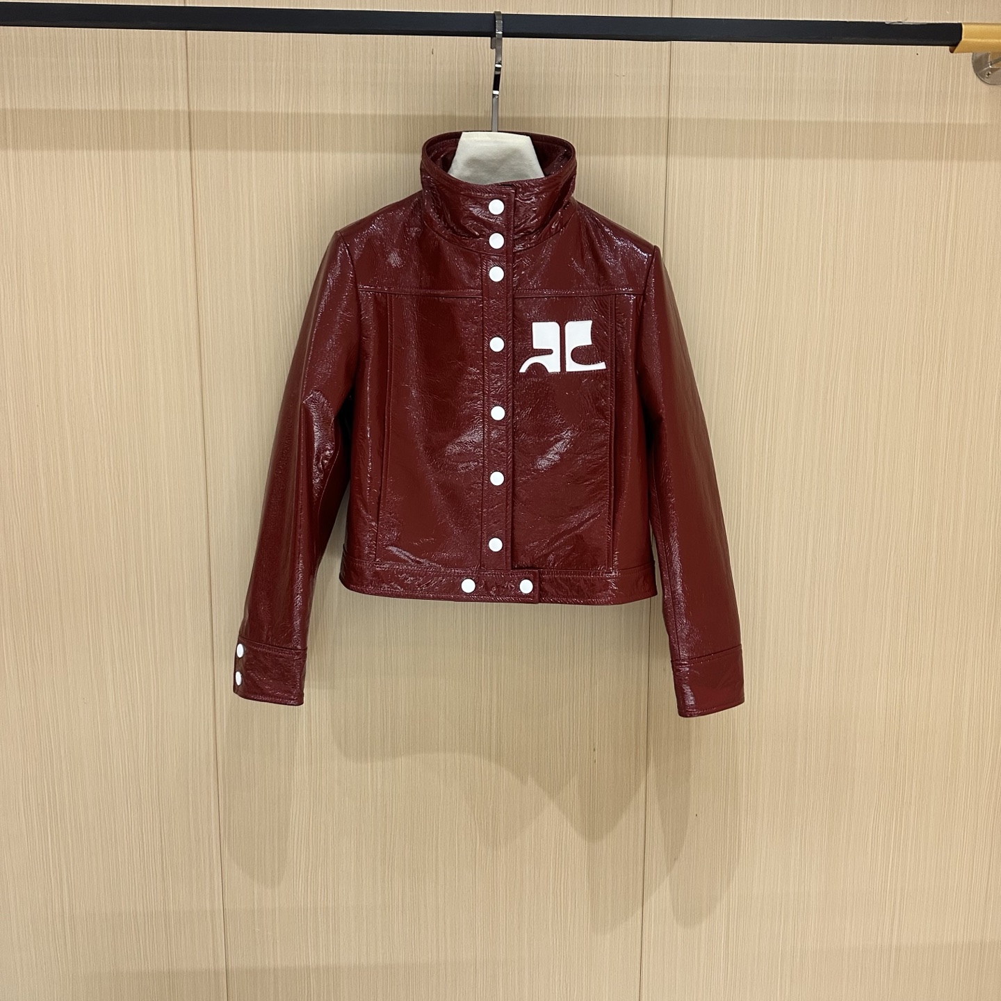 NO:868739,Courreges ━━━━ ●*● ━━━━ 2026 Spring and Summer Super Fried Leather Jacket Sizes S ~  The length of the jacket is more handsome!  S- XL, women's clothing, jackets & coats, leather jacket, sheepskin,19860909Courreges ━━━━ ●*● ━━━━ 2026春夏 超炸皮衣 尺码 S ～XL 整件皮衣选用进口漆皮小羊皮,细腻而柔软的质感,大身线条明朗.简洁大方时髦 为带来视觉聚焦 象征纯澈而不被定义 奢华高端品质！ 夹克长短更加帅气！ S- XL,女装,jackets & coats,leather jacket,sheepskin,,Women's clothing
