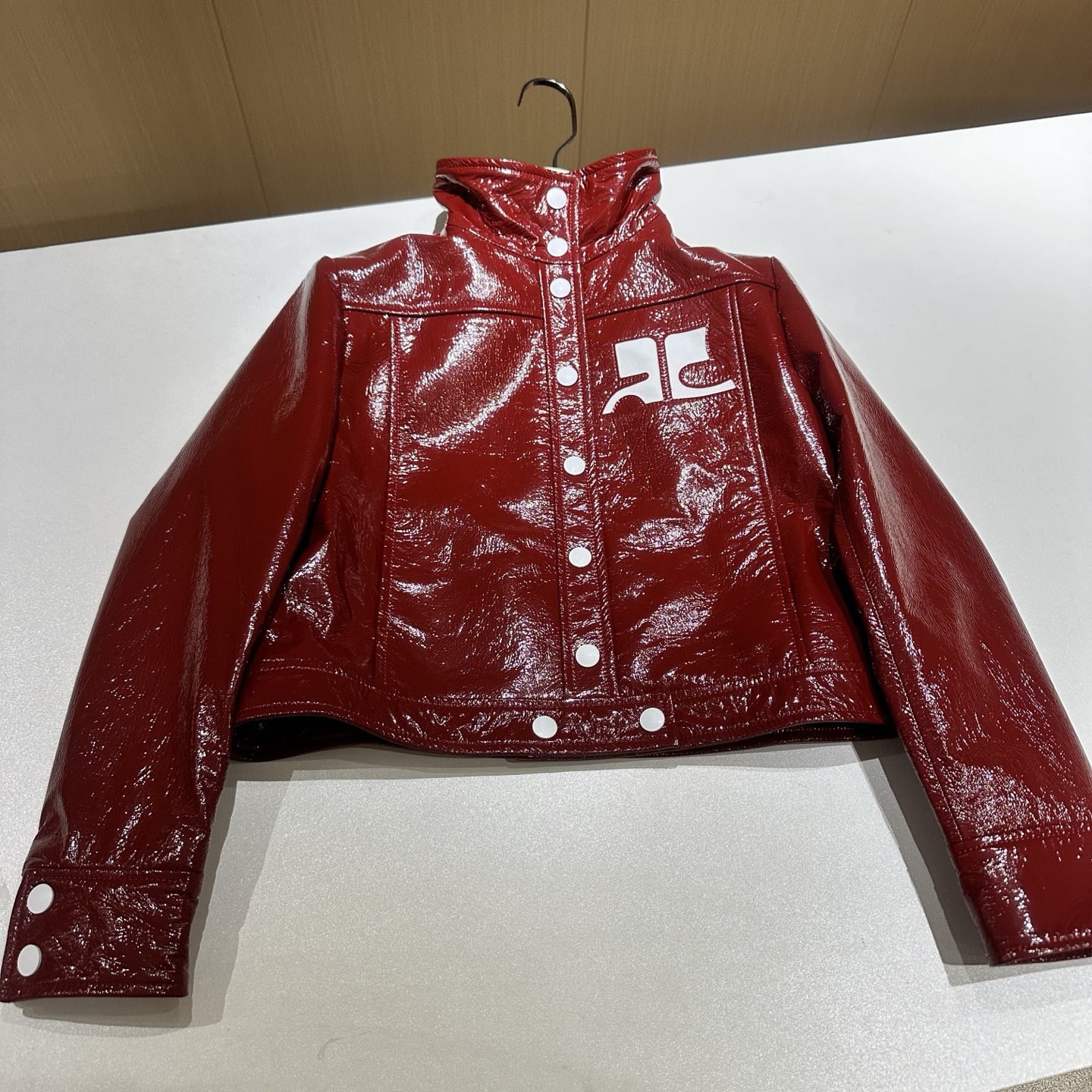NO:889818,Courreges ━━━━ ●*● ━━━━ 2026 Spring and Summer Super Fried Leather Jacket Sizes S ~  The length of the jacket is more handsome!  S- XL, women's clothing, jackets & coats, leather jacket, sheepskin,19860909Courreges ━━━━ ●*● ━━━━ 2026春夏 超炸皮衣 尺码 S ～XL 整件皮衣选用进口漆皮小羊皮,细腻而柔软的质感,大身线条明朗.简洁大方时髦 为带来视觉聚焦 象征纯澈而不被定义 奢华高端品质！ 夹克长短更加帅气！ S- XL,女装,jackets & coats,leather jacket,sheepskin,,Women's clothing