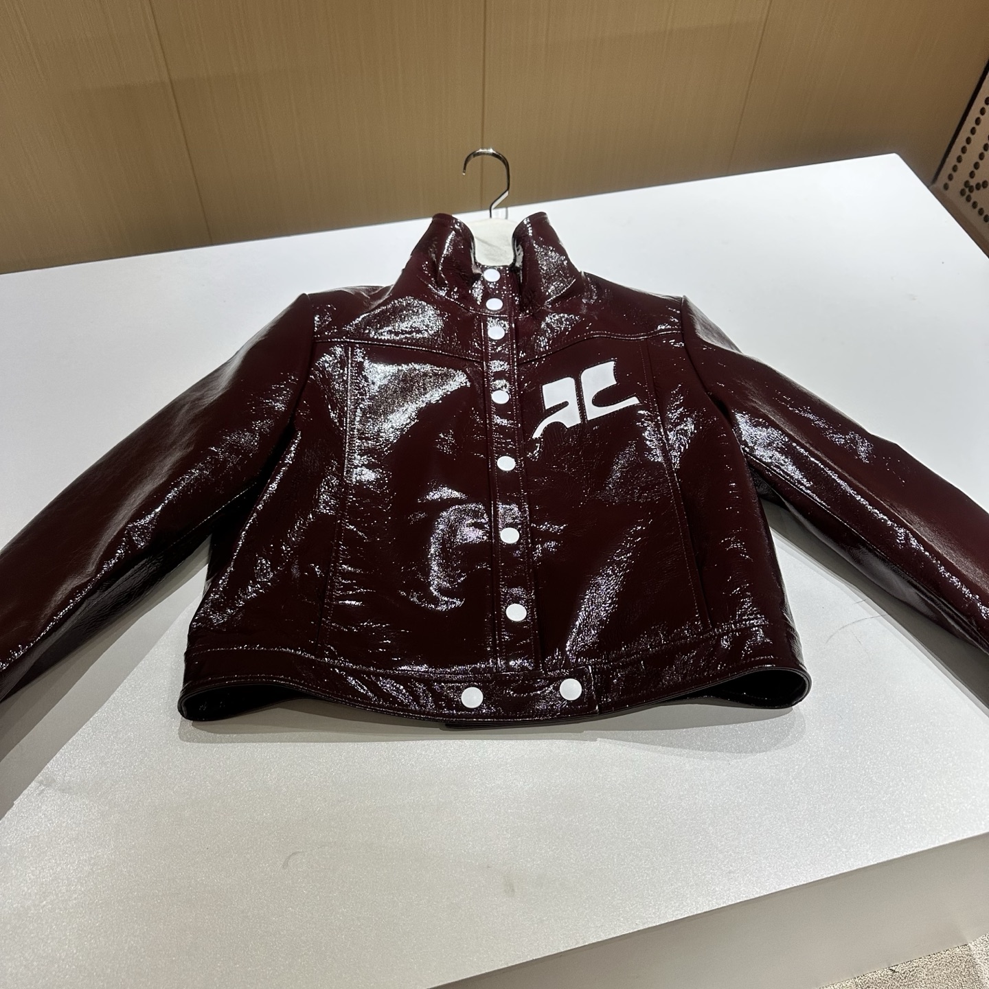 NO:868708,Courreges ━━━━ ●*● ━━━━ 2026 Spring and Summer Super Fried Leather Jacket Sizes S ~  The length of the jacket is more handsome!  S- XL, women's clothing, jackets & coats, leather jacket, sheepskin,19860909Courreges ━━━━ ●*● ━━━━ 2026春夏 超炸皮衣 尺码 S ～XL 整件皮衣选用进口漆皮小羊皮,细腻而柔软的质感,大身线条明朗.简洁大方时髦 为带来视觉聚焦 象征纯澈而不被定义 奢华高端品质！ 夹克长短更加帅气！ S- XL,女装,jackets & coats,leather jacket,sheepskin,,Women's clothing