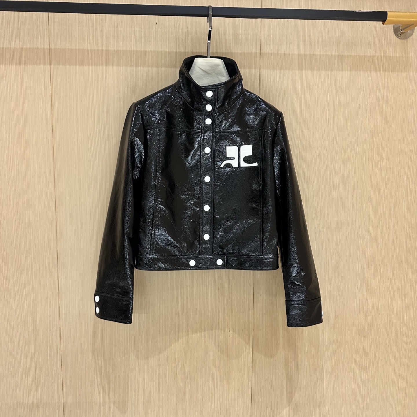 NO:868781,Courreges ━━━━ ●*● ━━━━ 2026 Spring and Summer Super Fried Leather Jacket Sizes S ~  The length of the jacket is more handsome!  S- XL, women's clothing, jackets & coats, leather jacket, sheepskin,19860909Courreges ━━━━ ●*● ━━━━ 2026春夏 超炸皮衣 尺码 S ～XL 整件皮衣选用进口漆皮小羊皮,细腻而柔软的质感,大身线条明朗.简洁大方时髦 为带来视觉聚焦 象征纯澈而不被定义 奢华高端品质！ 夹克长短更加帅气！ S- XL,女装,jackets & coats,leather jacket,sheepskin,,Women's clothing