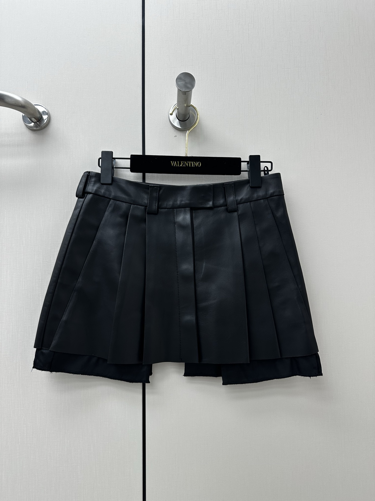 NO:948847,————MiuMiu—————— 2026 autumn and winter new suit series The best fashion items of this season!  Original custom-made, sweet and cool retro style, easy-to-match and fashionable version!  - MATERIAL - Fabric imported from South Africa sheepskin sizeS-XL, Miumiu-clothing, miumiu, sheepskin,19860909——————MiuMiu—————— 2026秋冬新品新款套装系列 本季度最佳时尚单品！原版订制 甜酷风复古气质,版型不挑人百搭又时髦！ - MATERIAL 材质 - 面料进口南非羊皮 sizeS-XL,缪缪-服装,miumiu,sheepskin,,Women's clothing