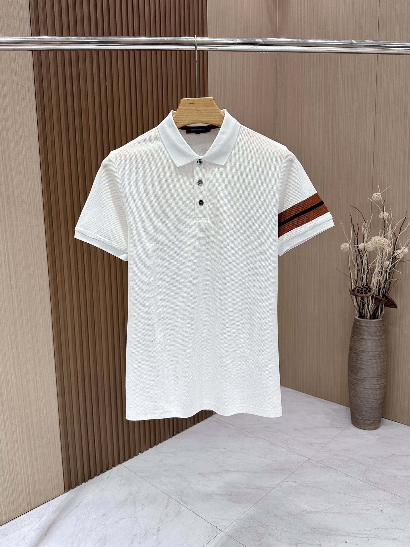 NO:450713,.【ZEGNA】Jenia ss men's casual Polo short sleeves exclusively for new original single high-end customization High-version Fashion versatile imported pineapple jacquard cotton fabric Chest logo design Collar cuff thread splicing Super soft and delicate touch, skin-friendly and comfortable to wear High-end boutique OEM factory fine-made top body very good Men's essential items Number M-3XL Color white...,zegna, T-shirt,alexander wang19860909.【ZEGNA】杰尼亚 ss男士休闲Polo短袖独家专供新款原单高端定制 高版本 时尚百搭爆款进口菠萝提花棉面料 胸前logo图案设计 领子袖口螺纹拼接 手感超柔软细腻 穿着亲肤舒适 高端精品 代工厂精细做上身非常赞 男士必备单品 码数M-3XL 颜色白色..,,zegna,T-shirt,alexander wang,Men's clothing