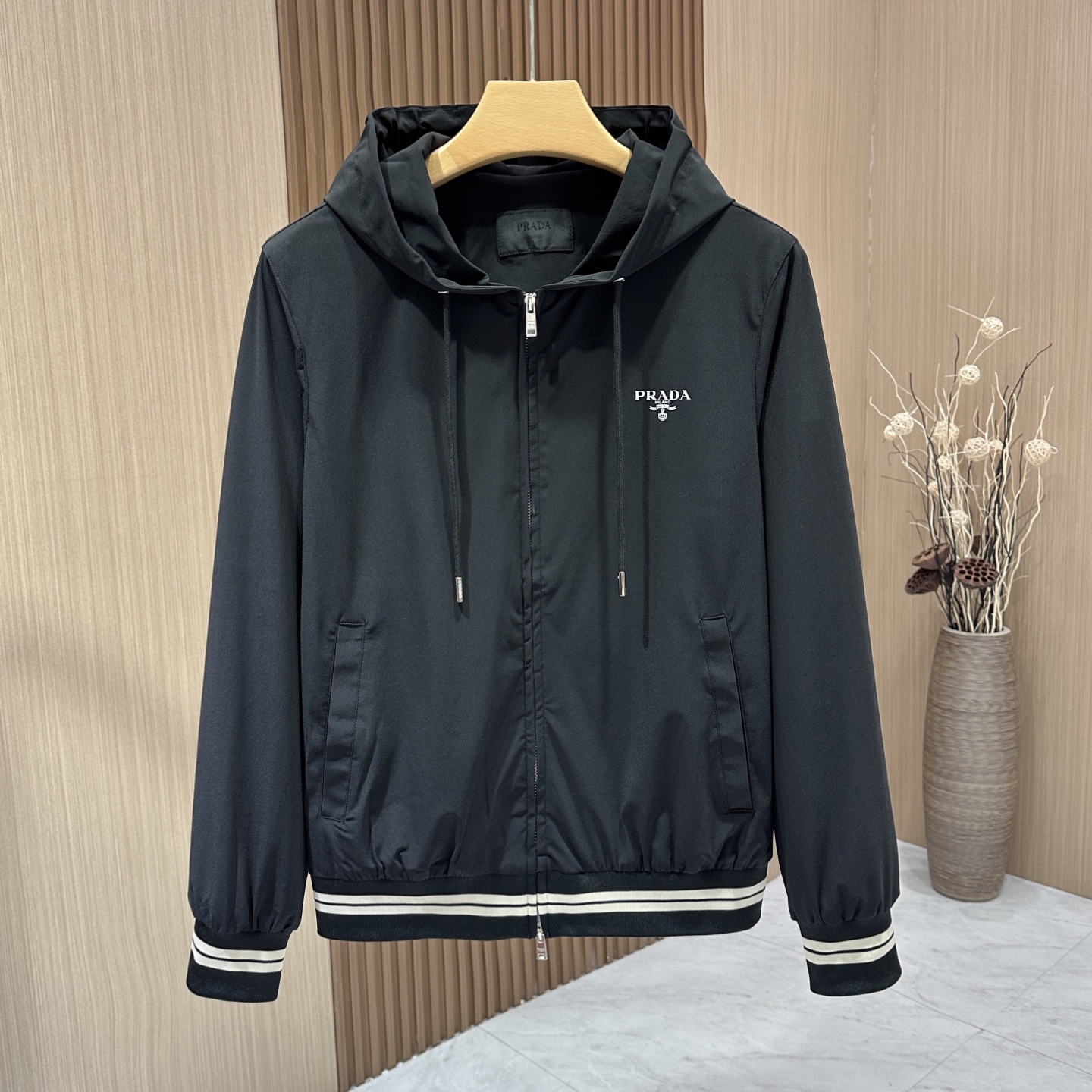   #爆款爆款主推
🆕🆕🆕普拉达 PRADA  2025ss新款男士夹克外套，官网同款，提前发售！原单三
