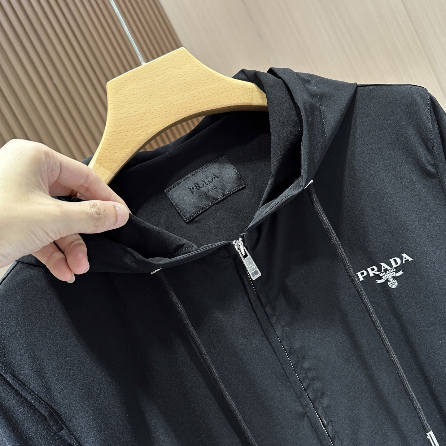   #爆款爆款主推
🆕🆕🆕普拉达 PRADA  2025ss新款男士夹克外套，官网同款，提前发售！原单三