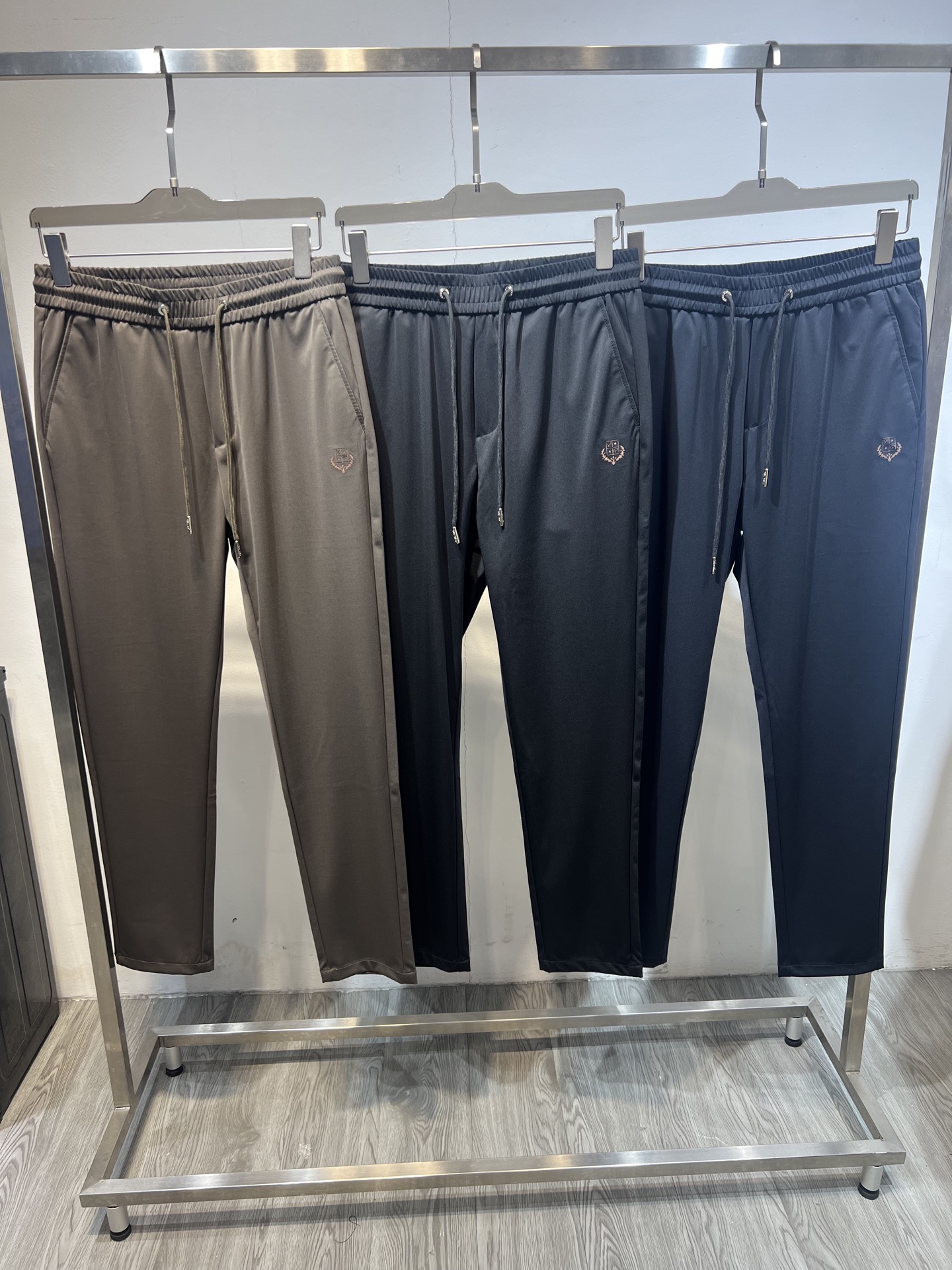   🆕🆕🆕【Loro Pina】诺U翩雅 2025ss春夏新品休闲裤待上⬆️新细节图！